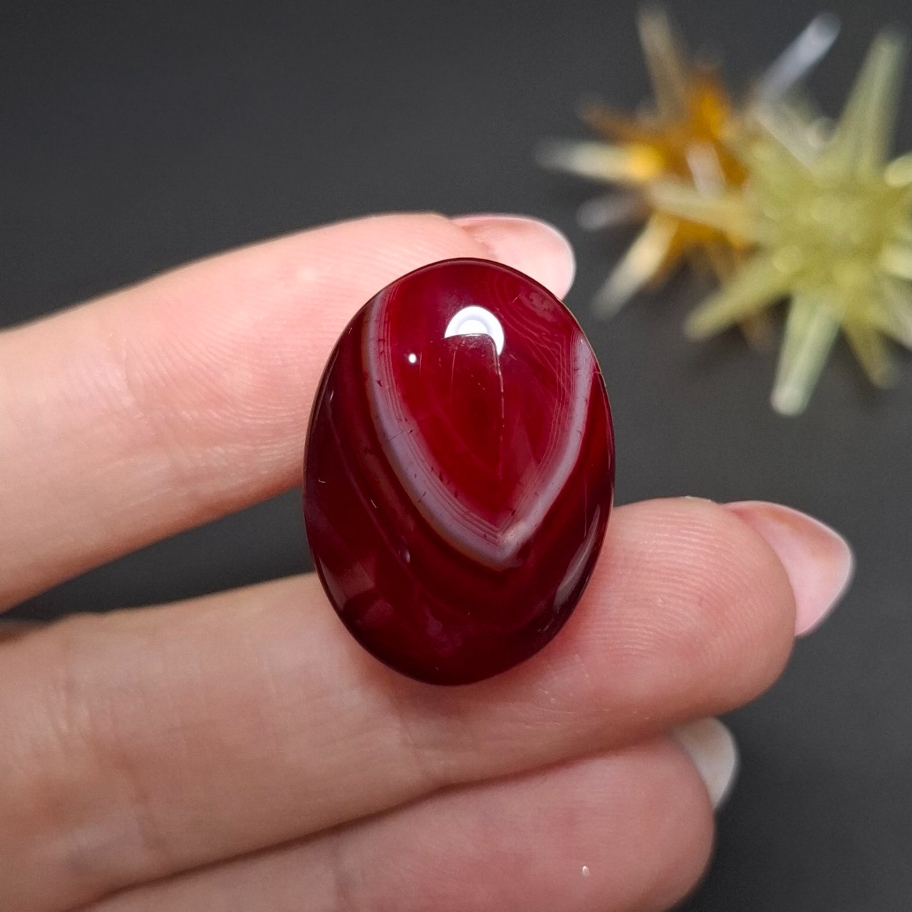 نگین سنگ عقیق آلبالویی رگه سلیمانی کد10242