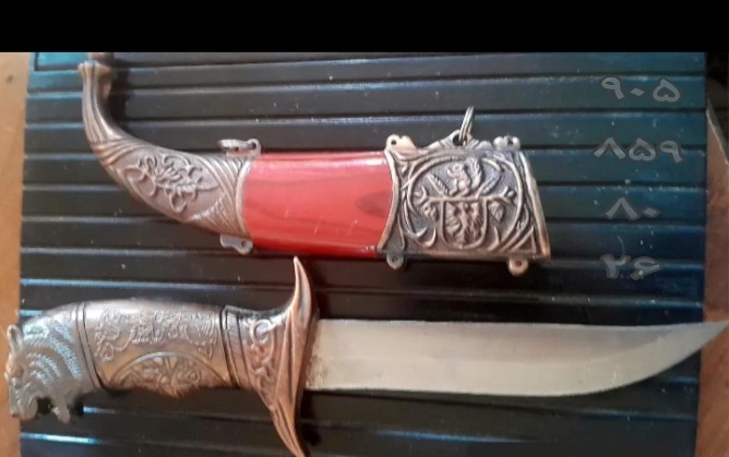 چاقوی دکوری با تبرزین
