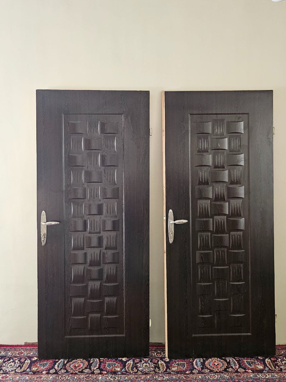دو لنگه در چوبی