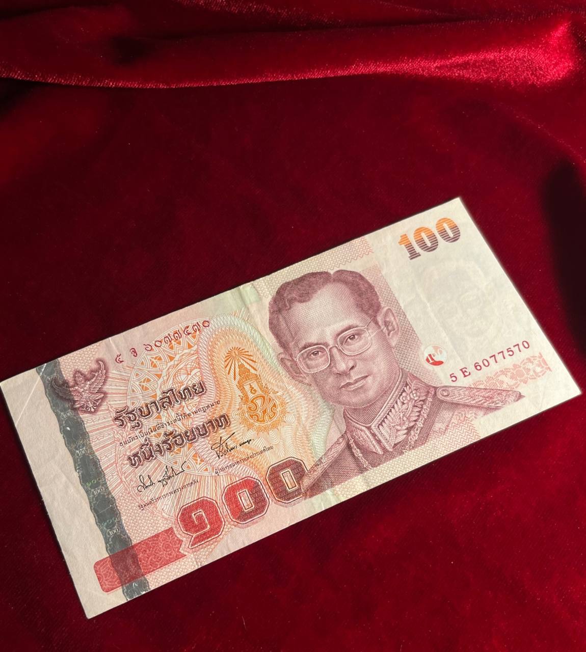 100 بات تایلند