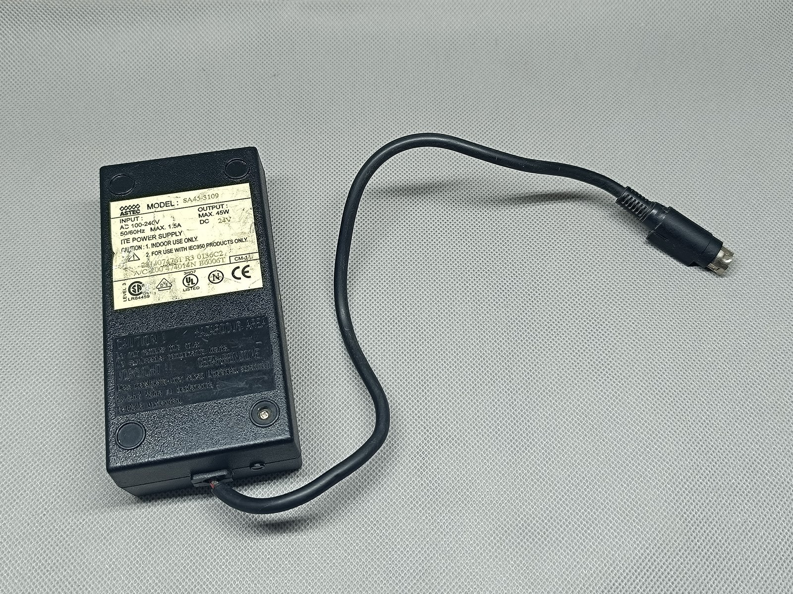 آداپتور سه پین 24V 1.5A
