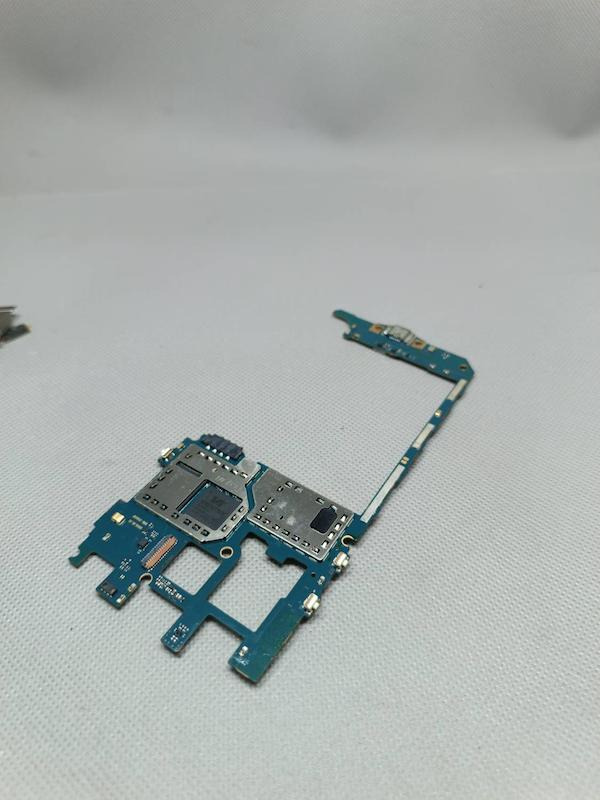 برد اصلی گوشی موبایل Samsung Galaxy J3