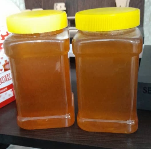 عسل با موم زنبور