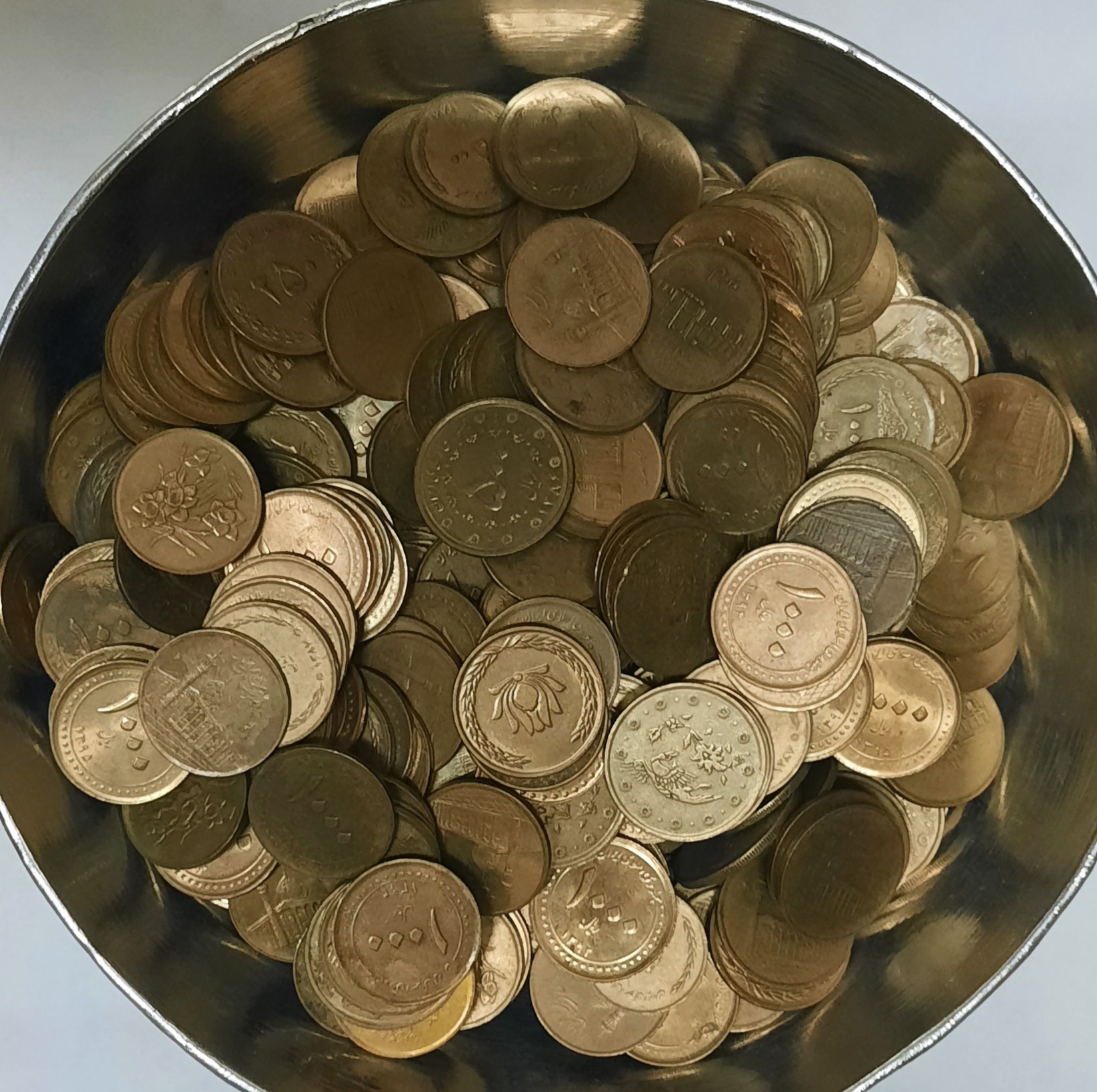 یک کیلو سکه های زرد