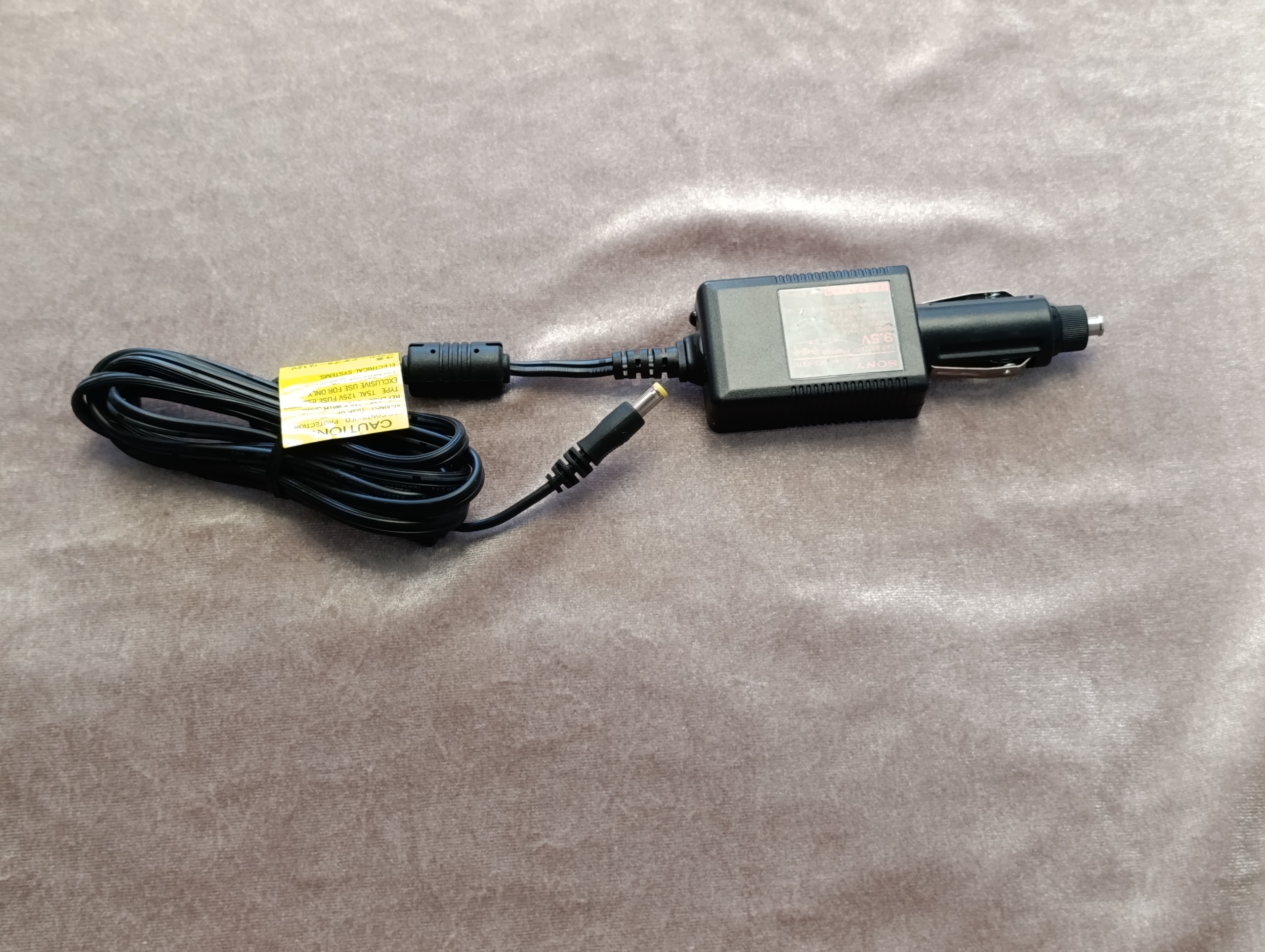 شارژر اورجینال فندکی  SONY 9 ولت مدل DCC-FX111