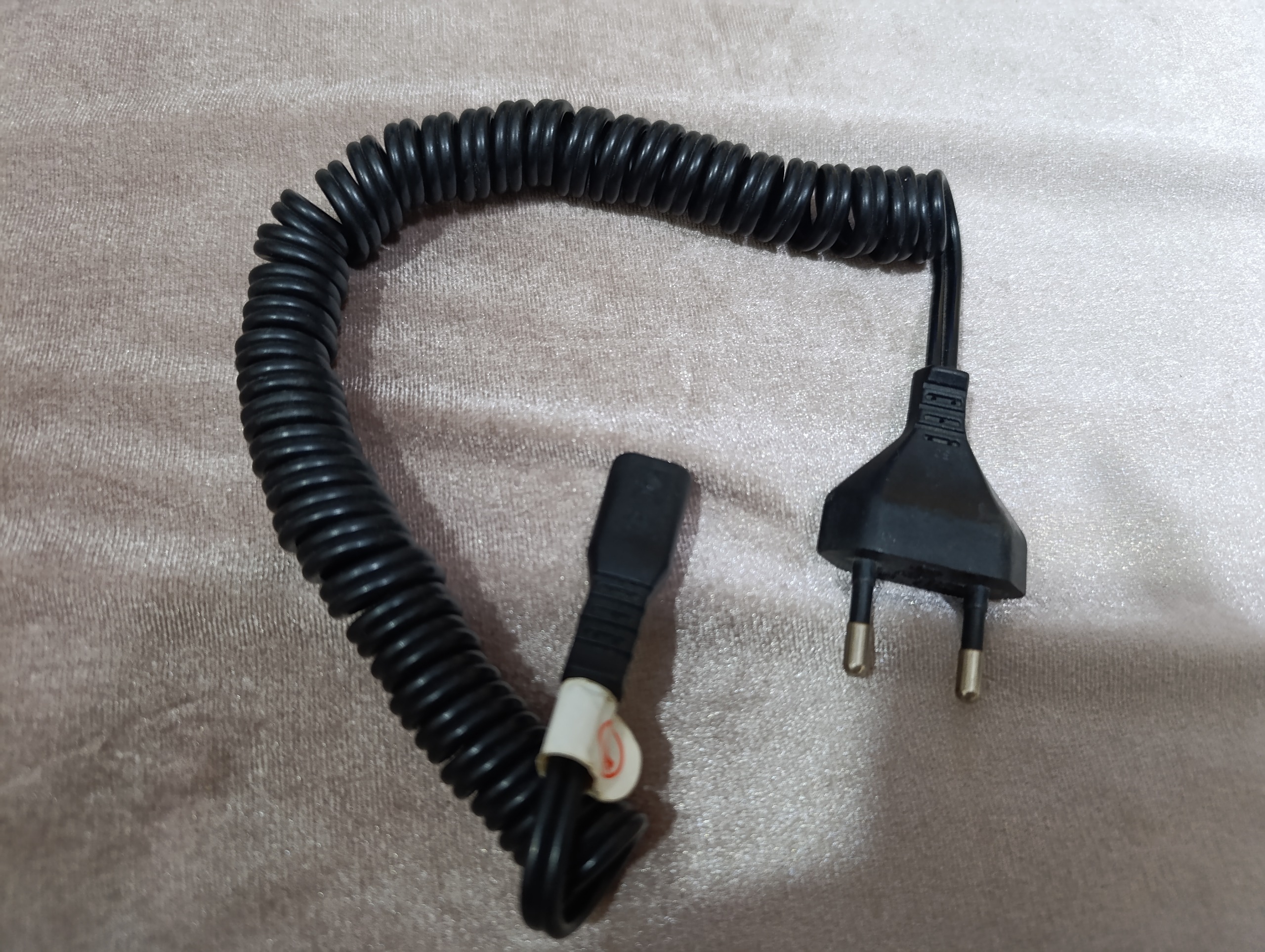 سیم شارژر اورجینال رو کارتنی ریش تراش فیلیپس