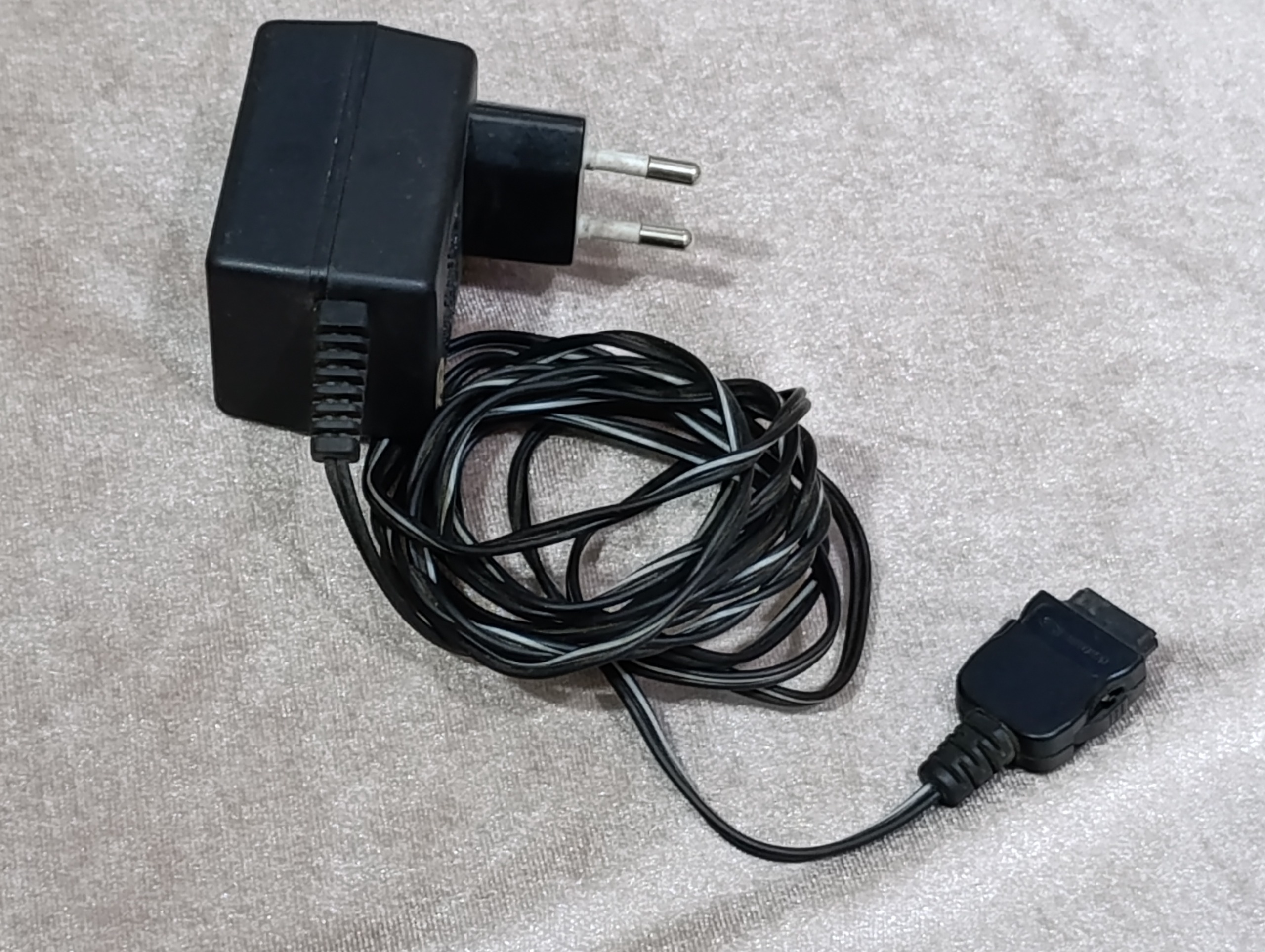 شارژر گوشی های  نایاب ساژم قدیمی کلکسیونی