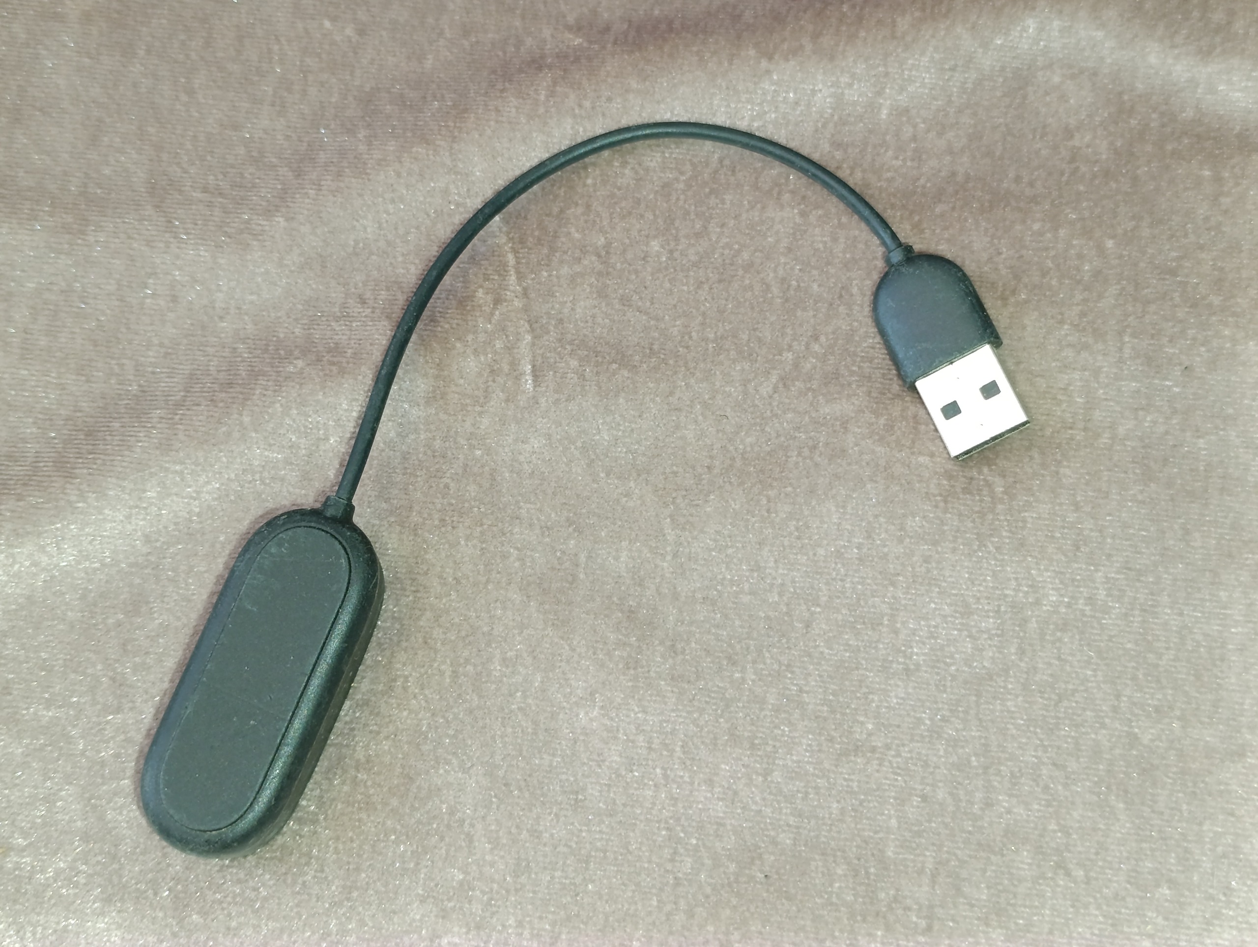 شارژ مچ بند هوشمند شیائومی می بند 4