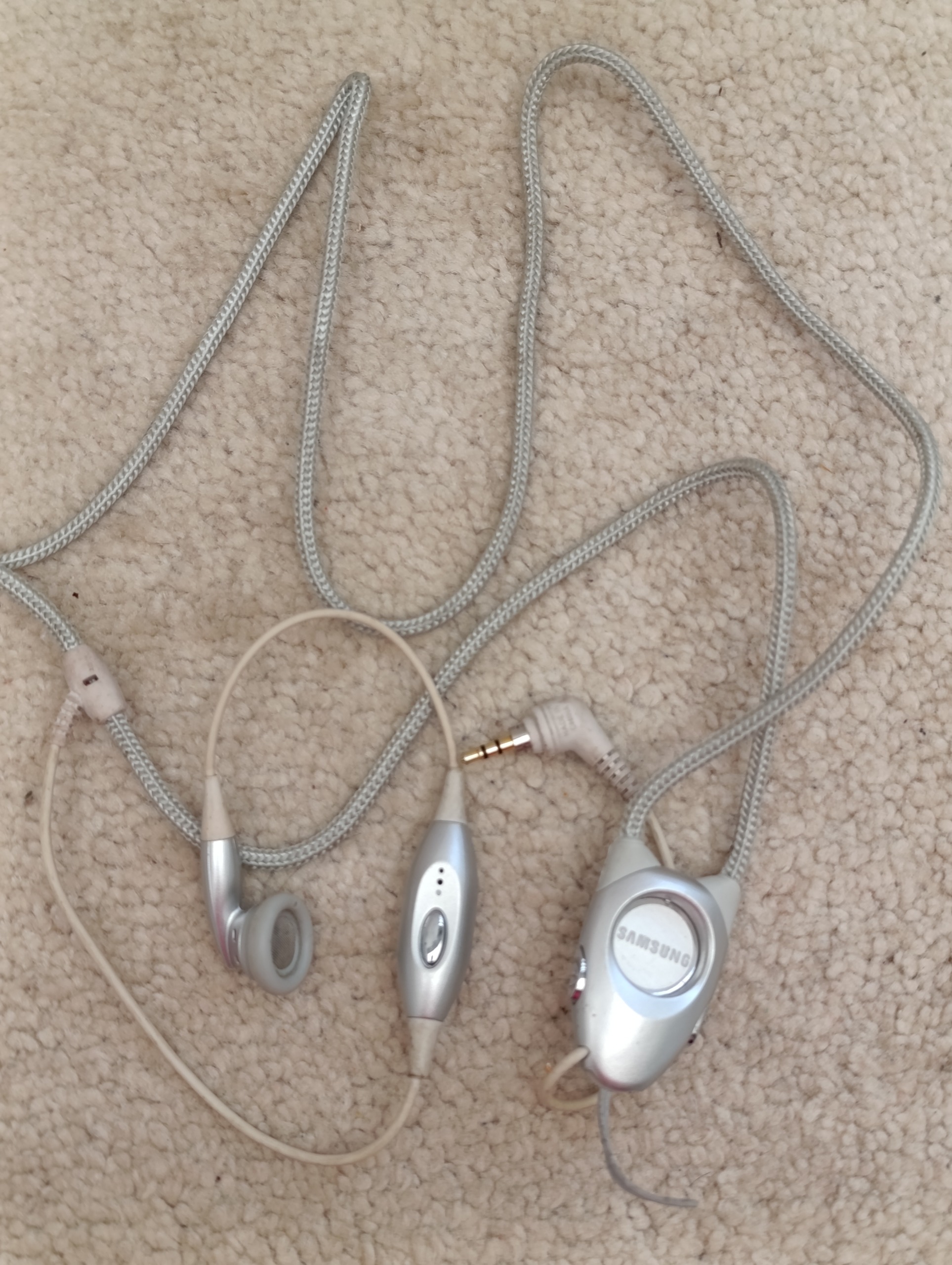 هندزفری سامسونگ قدیمی