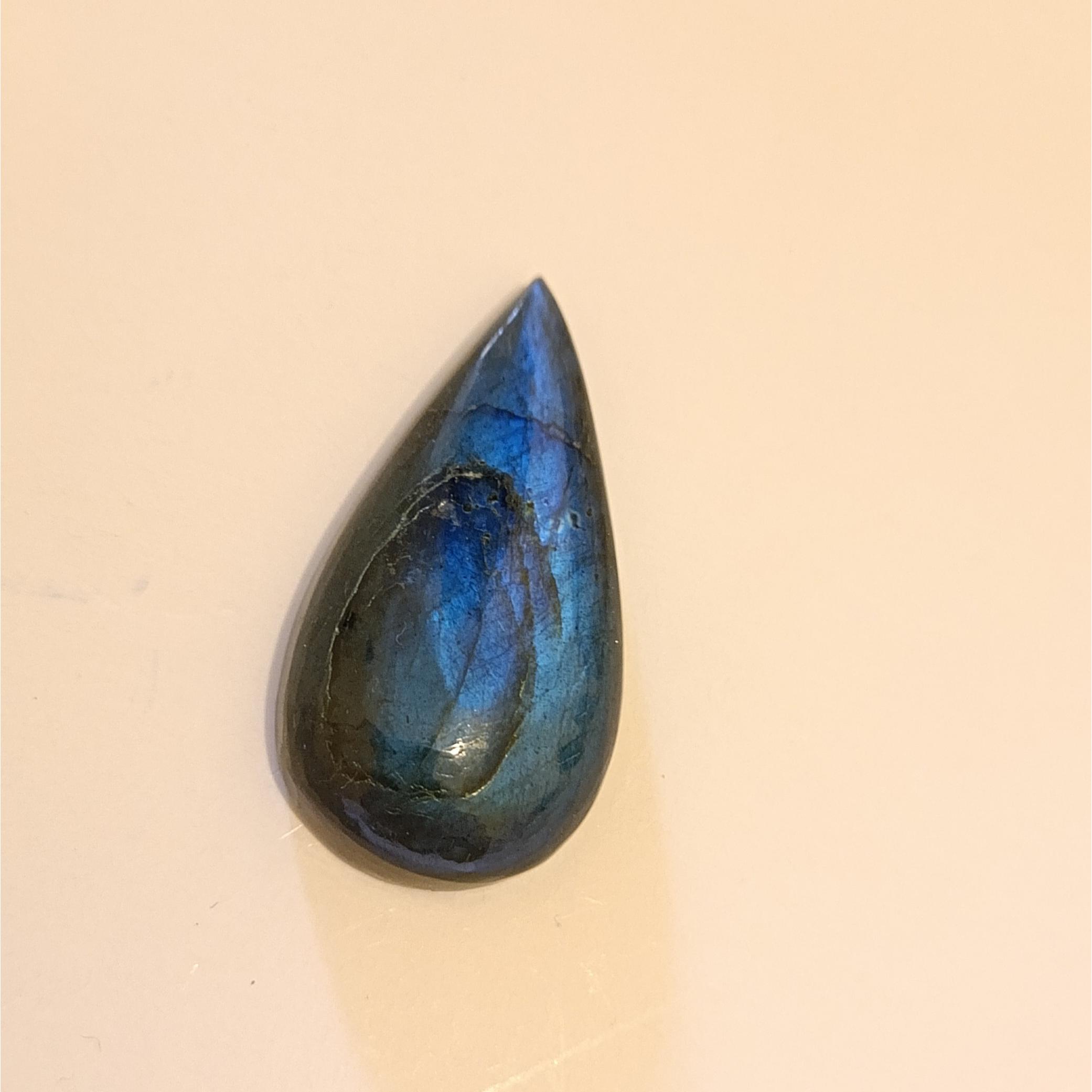 نگین تراش لابرادوریت ماداگاسکار