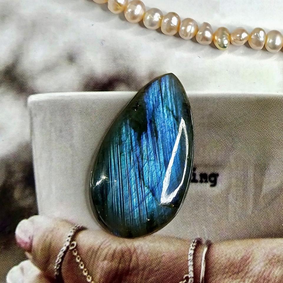 نگین تراش درشت لابرادوریت ماداگاسکار