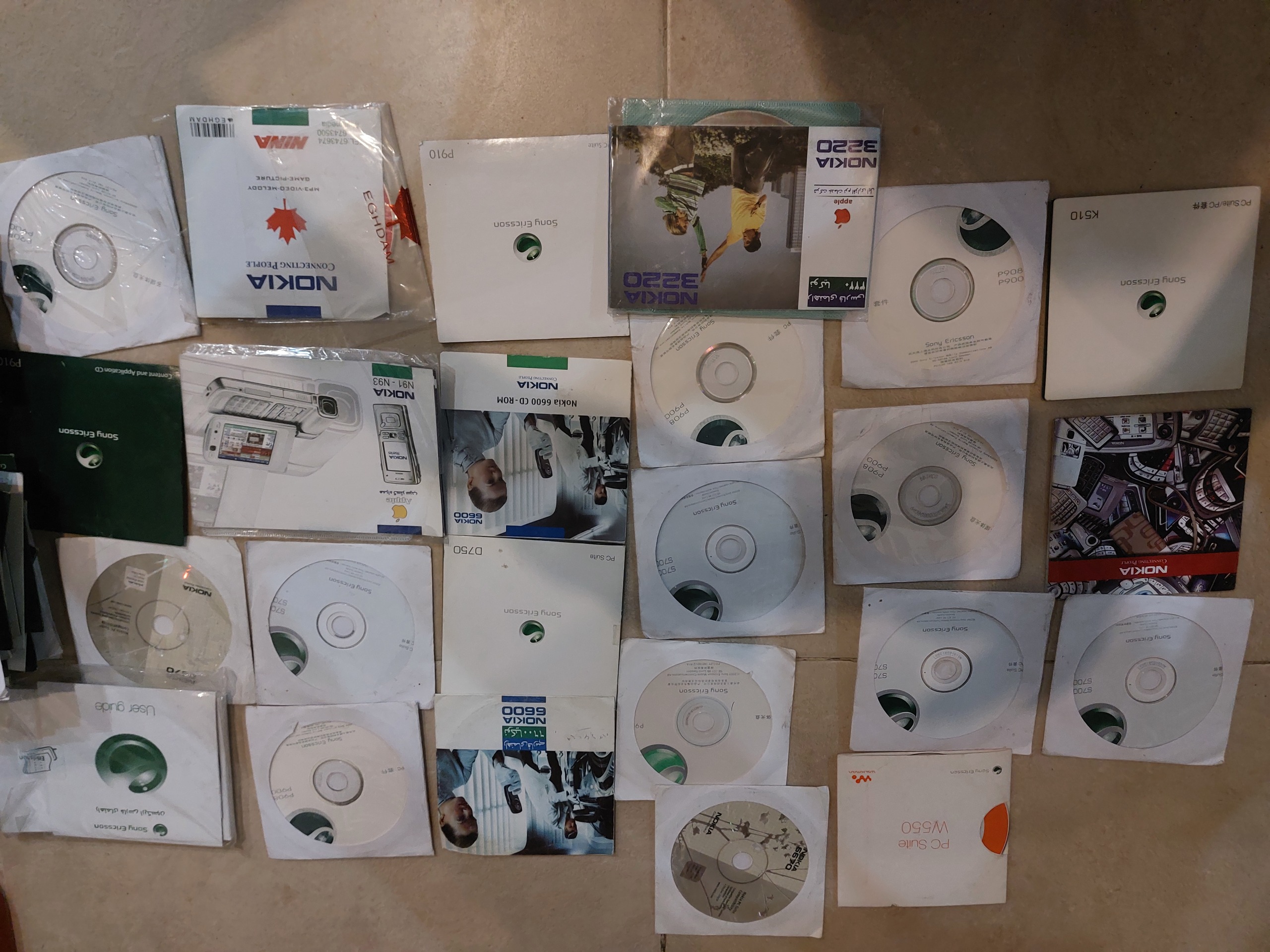 100 عدد سی دی برنامه موبایل