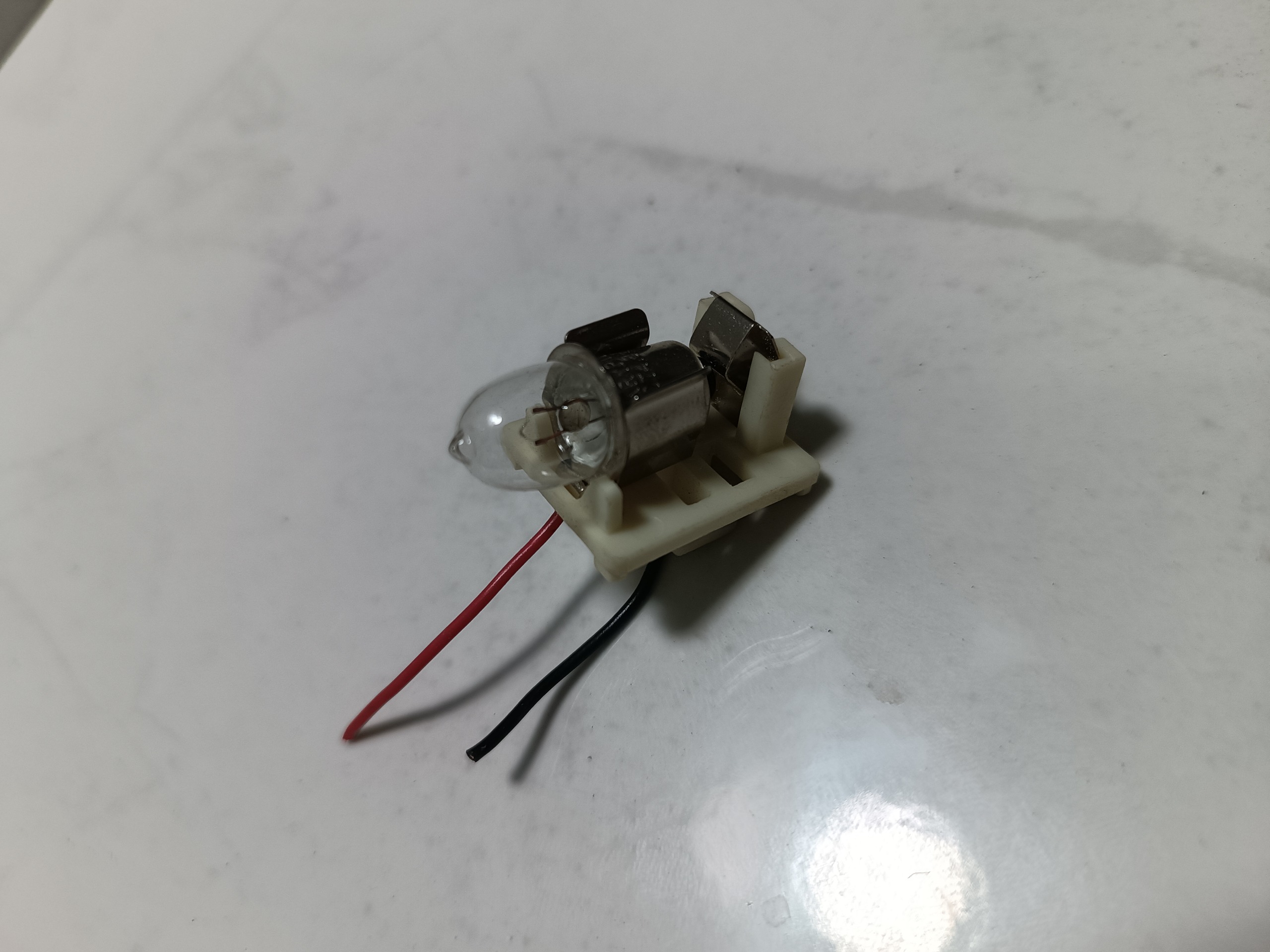 لامپ به همراه پایه