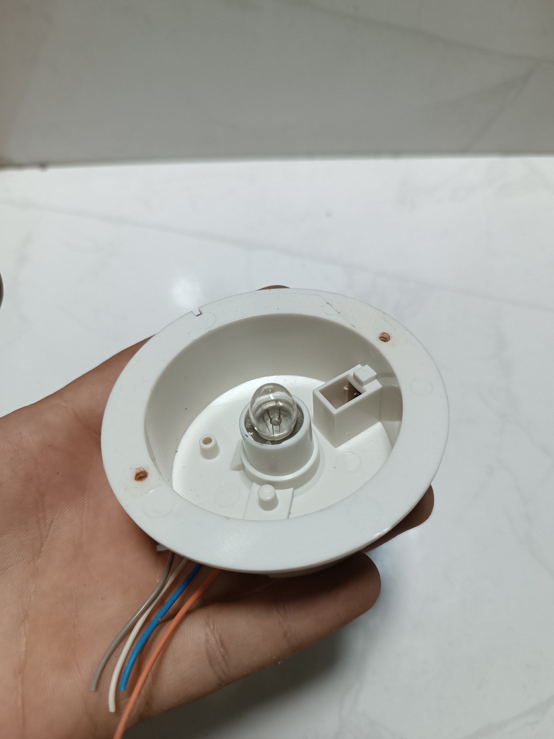 لامپ به همراه کلید و قاب