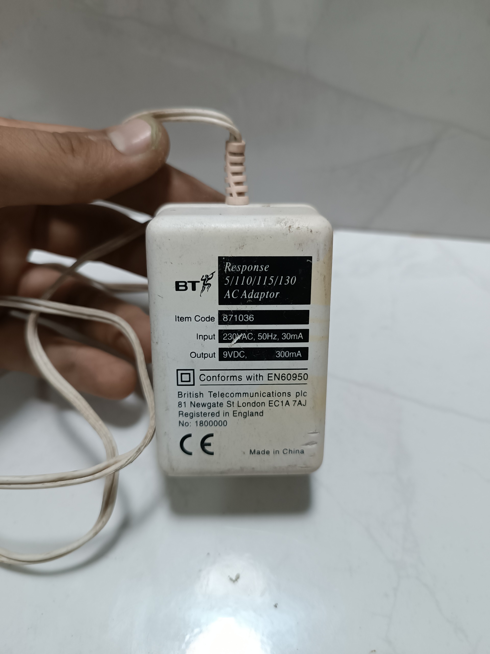 آداپتور 9 ولت 300 میلی آمپر