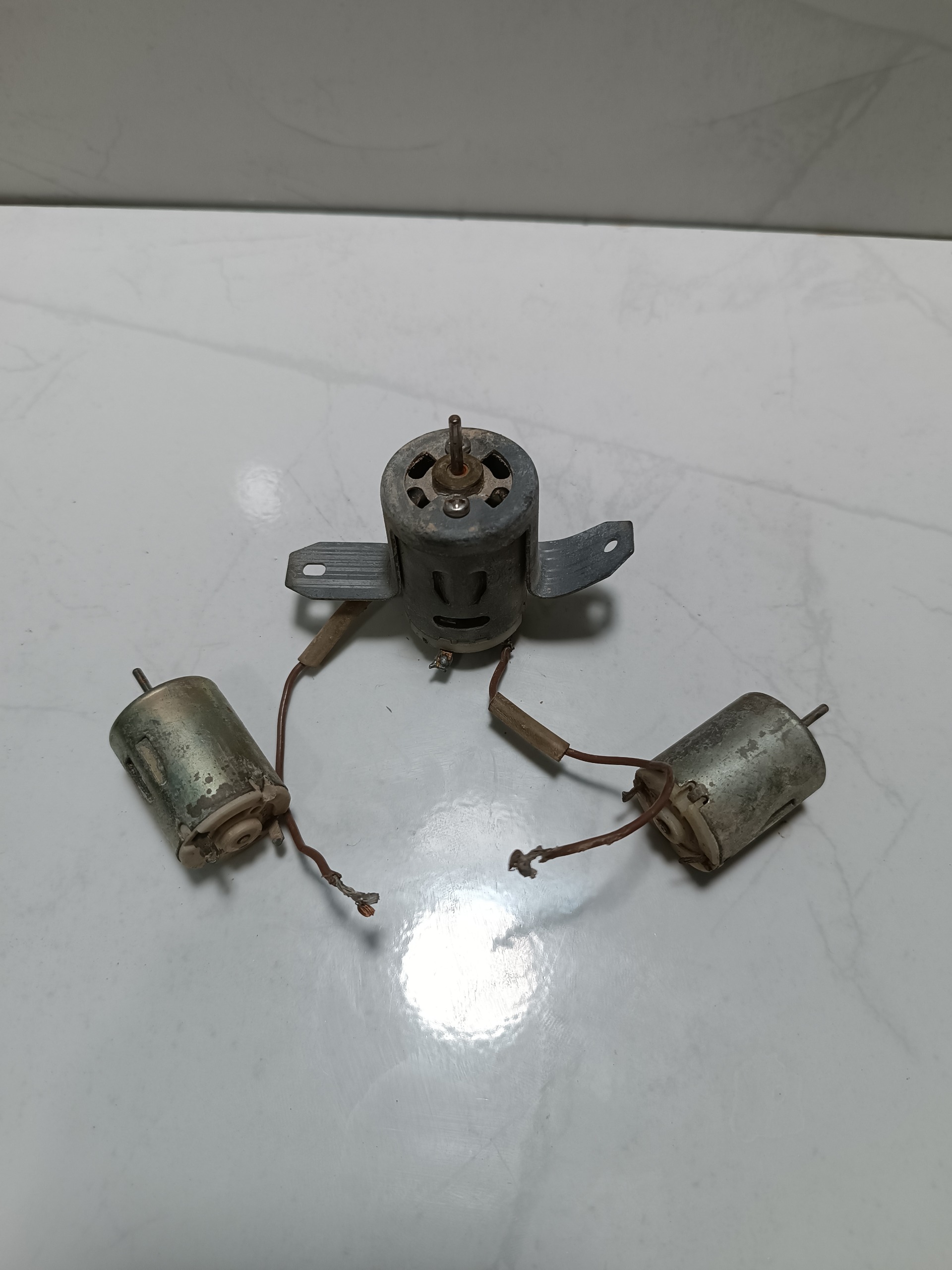 تعدادی آرمیچر تست نشده