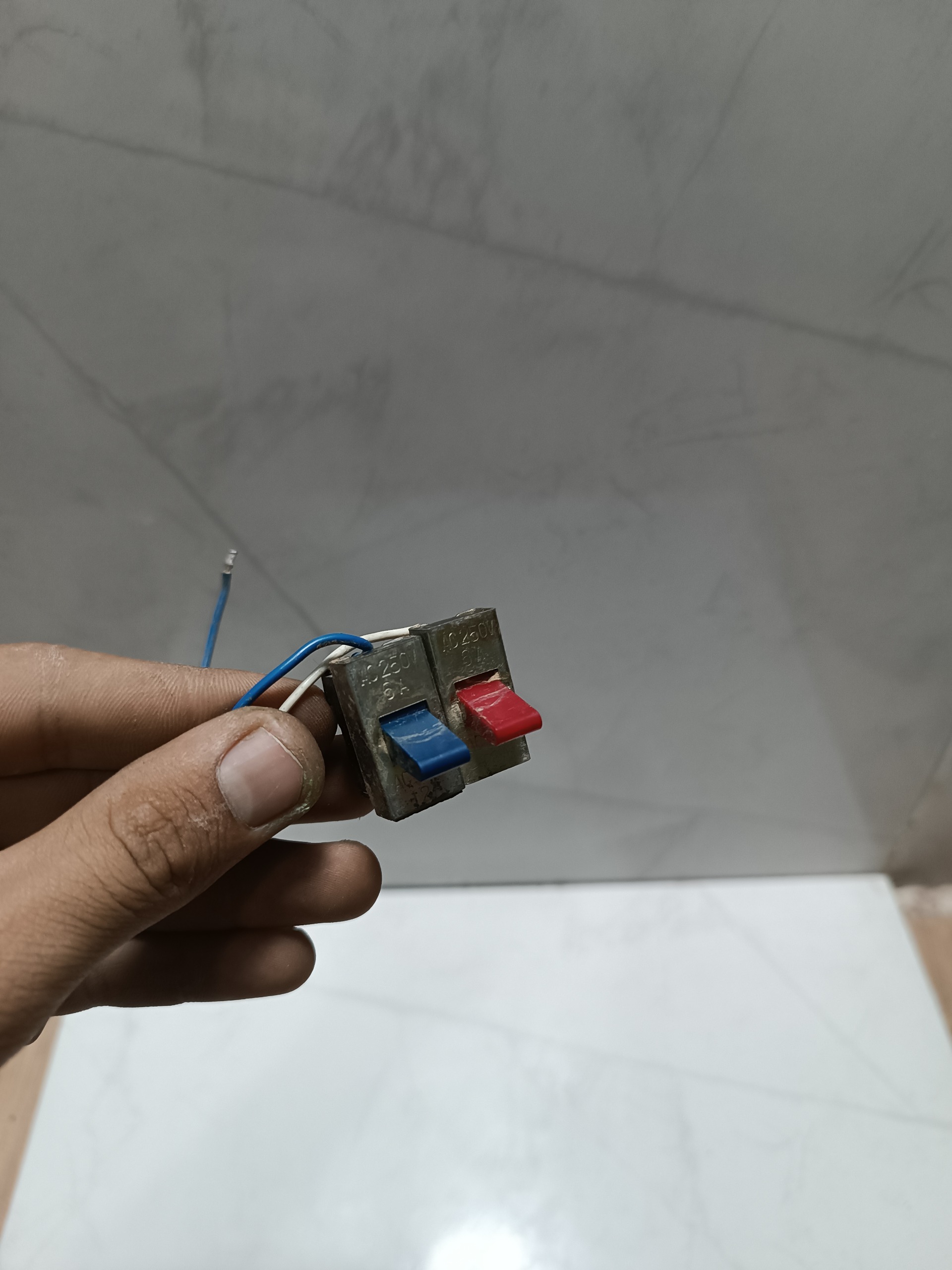 کلید سوییچ ولتاژ و آمپر