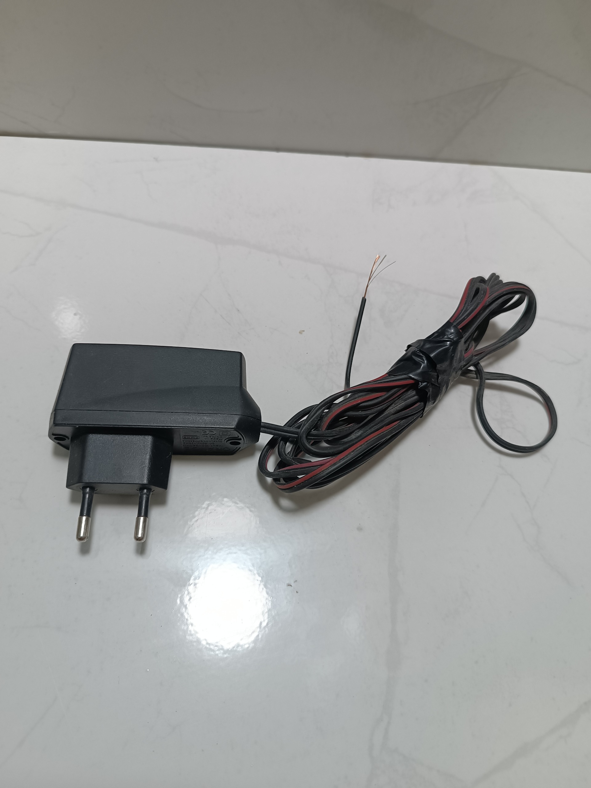 آداپتور 6 ولت 800 میلی آمپر