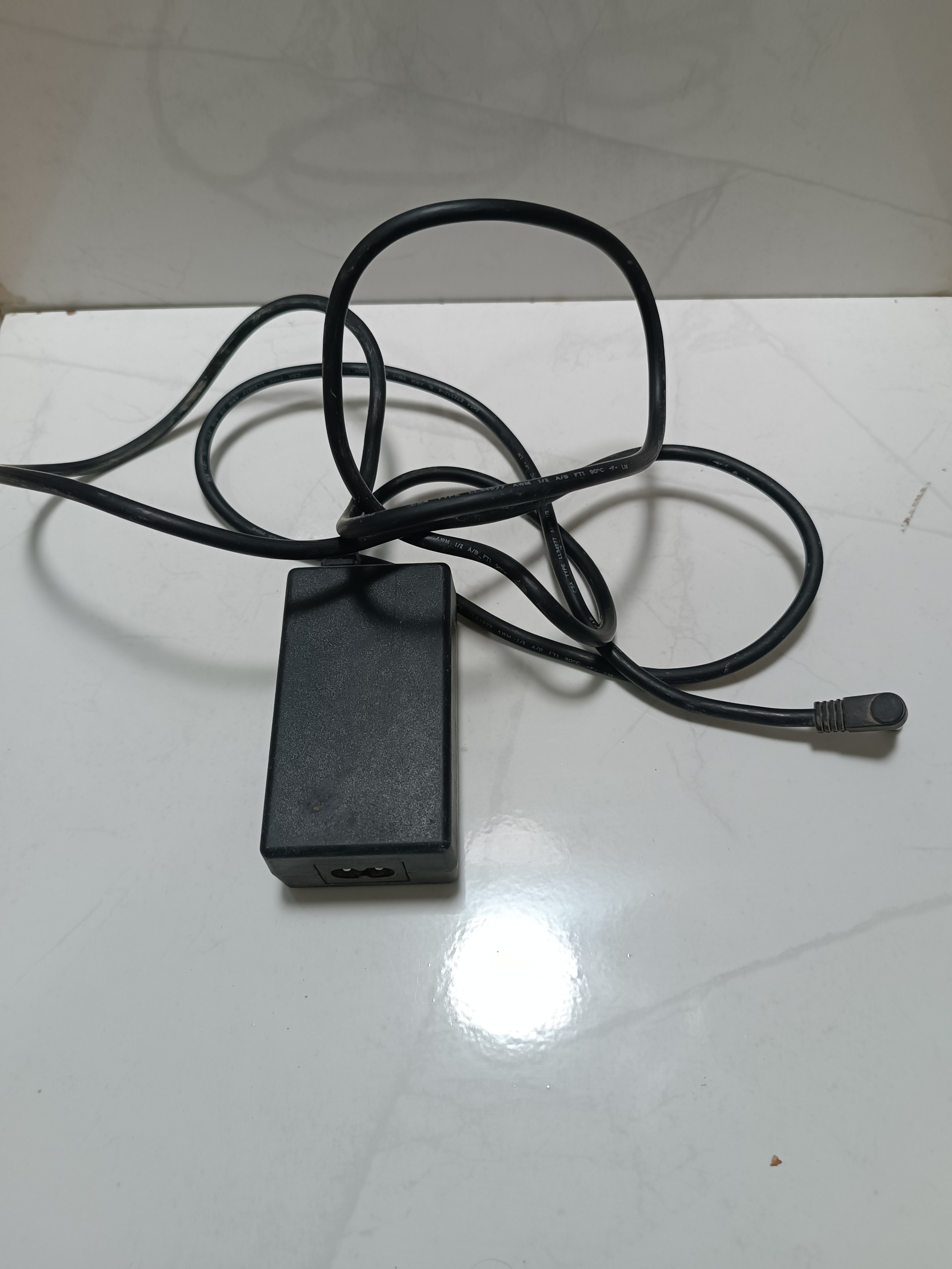 آداپتور 7.5 ولت دو و نیم آمپر ساعت