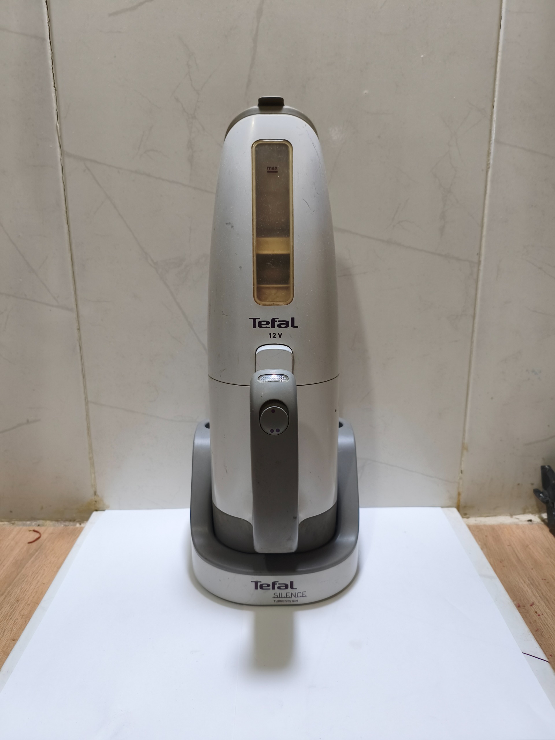 جاروبرقی شارژی تفال توضیحات دارد