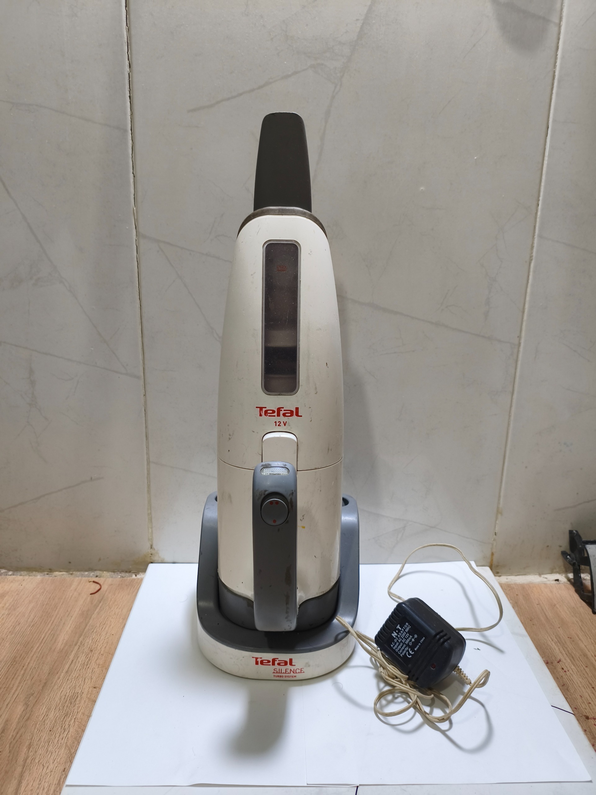 جاروبرقی شارژی تفال توضیحات دارد