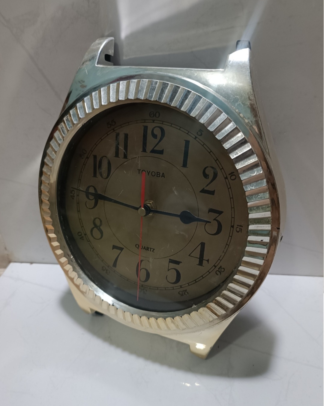 ساعت دیواری طرح ساعت مچی