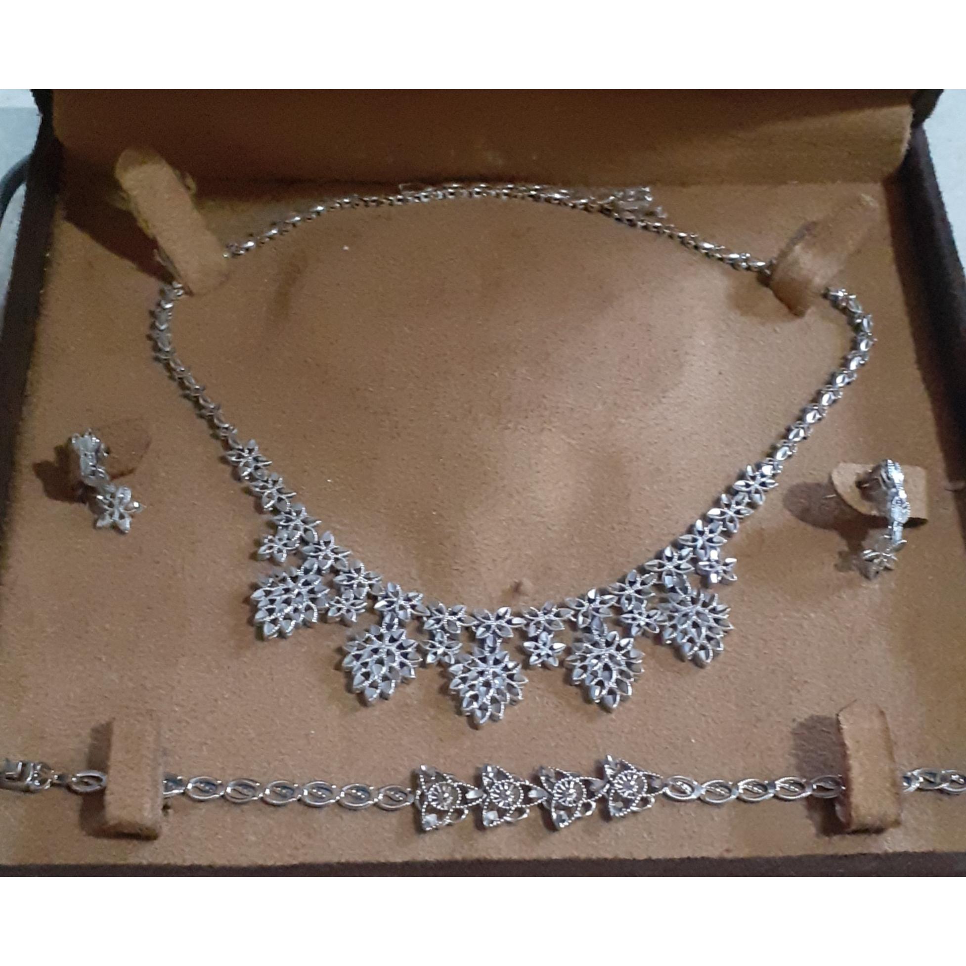 سرویس نقره کانل مدل زیتون