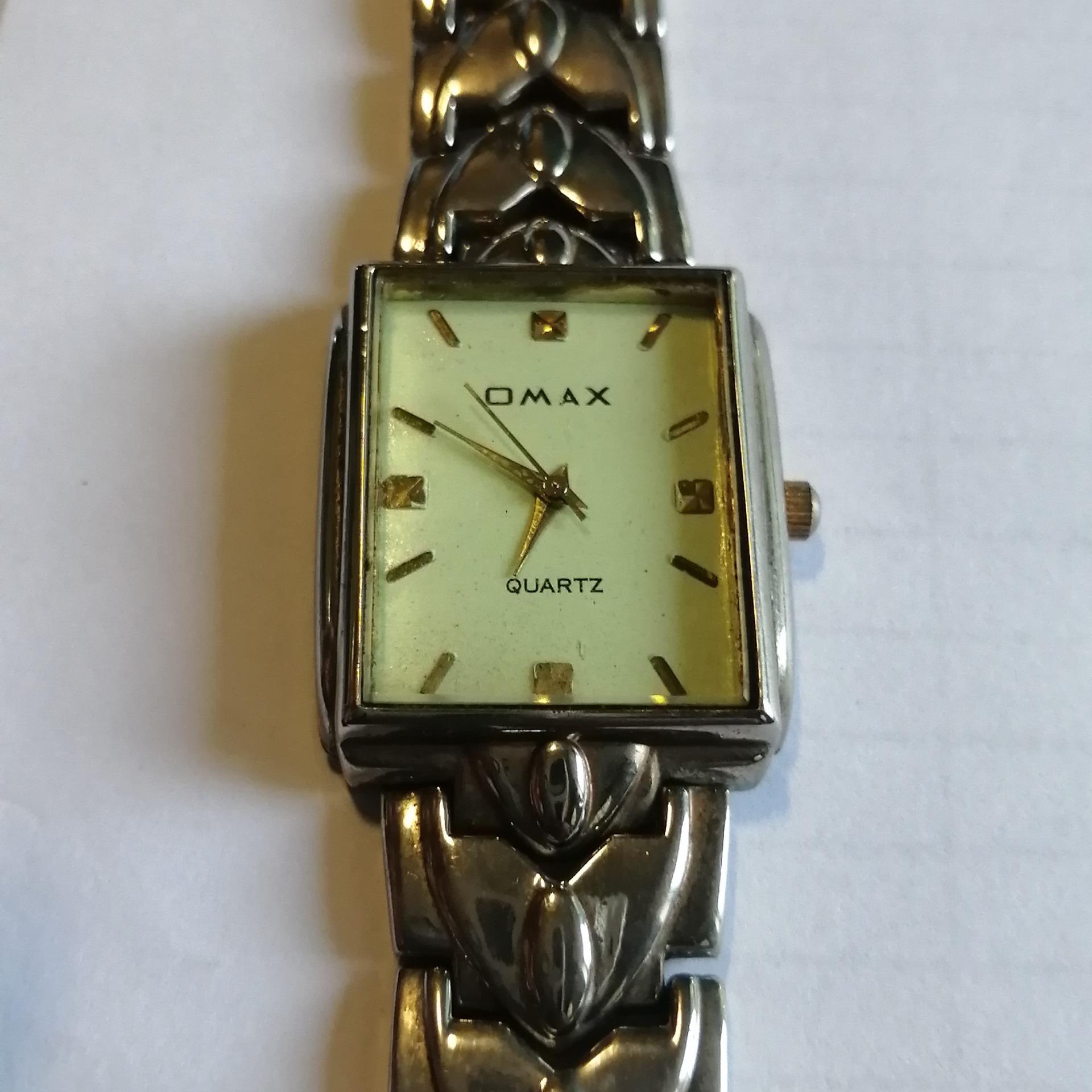 ساعت omax قدیمی صفحه سبز