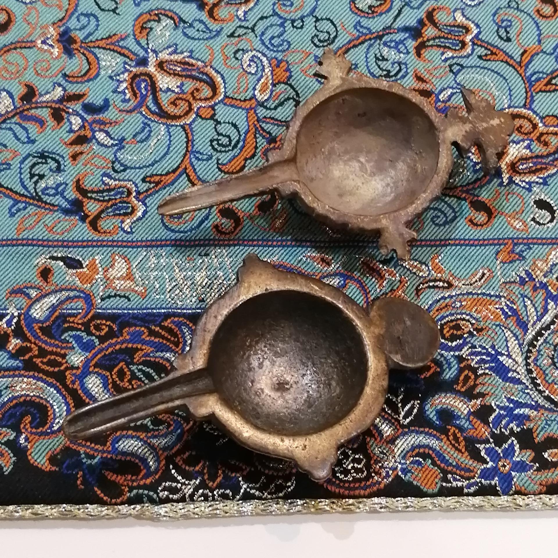 دو عدد پیاله دارو کهنه