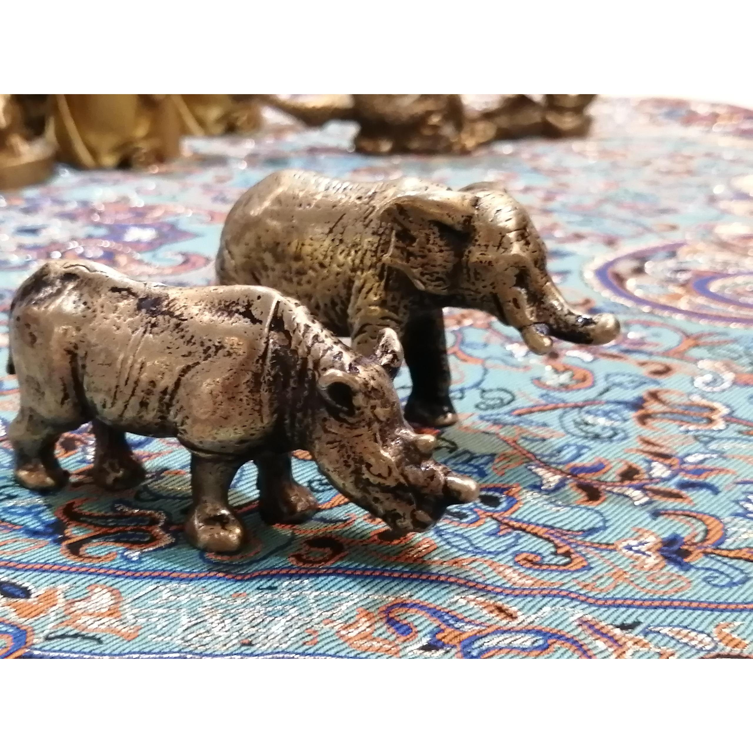 دو عدد مجسمه برنزی