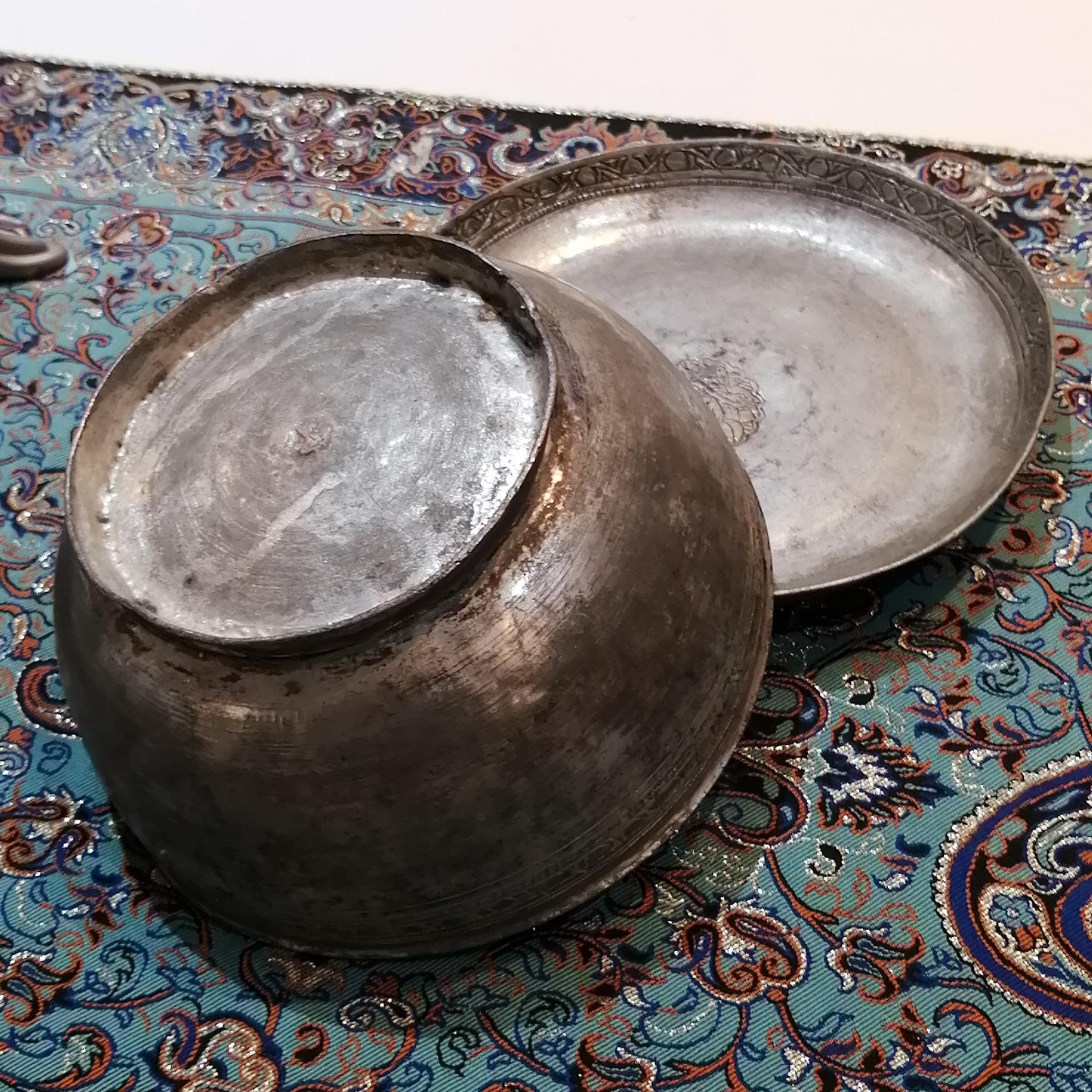 کاسه و بشقاب مسی قلم صاحب دار کهنه