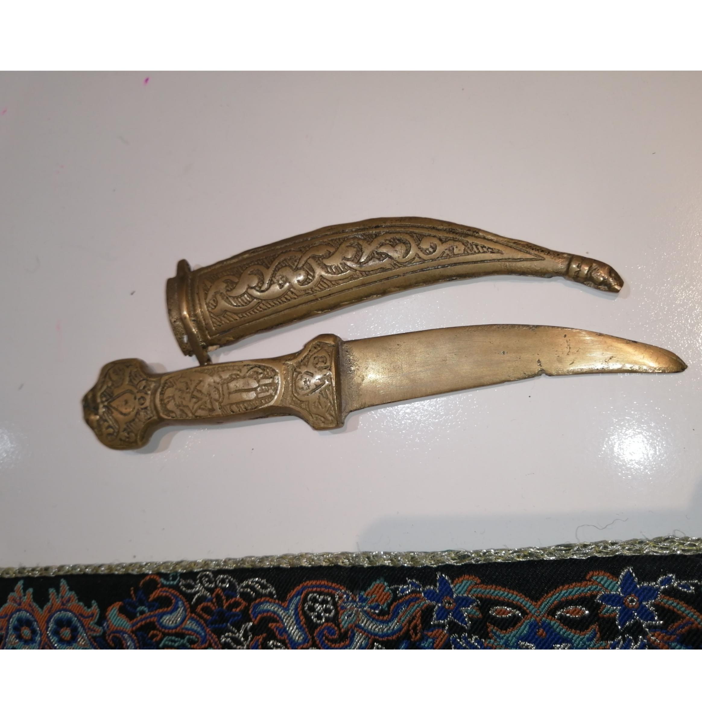 چاقو با قلاف برنجی تزئینی قلم کاری شده