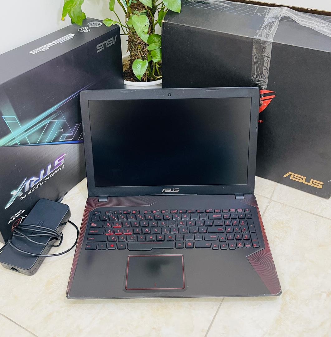 لپ تاپ گیمینگ راگ استریکس گرافیک چهار گیگ