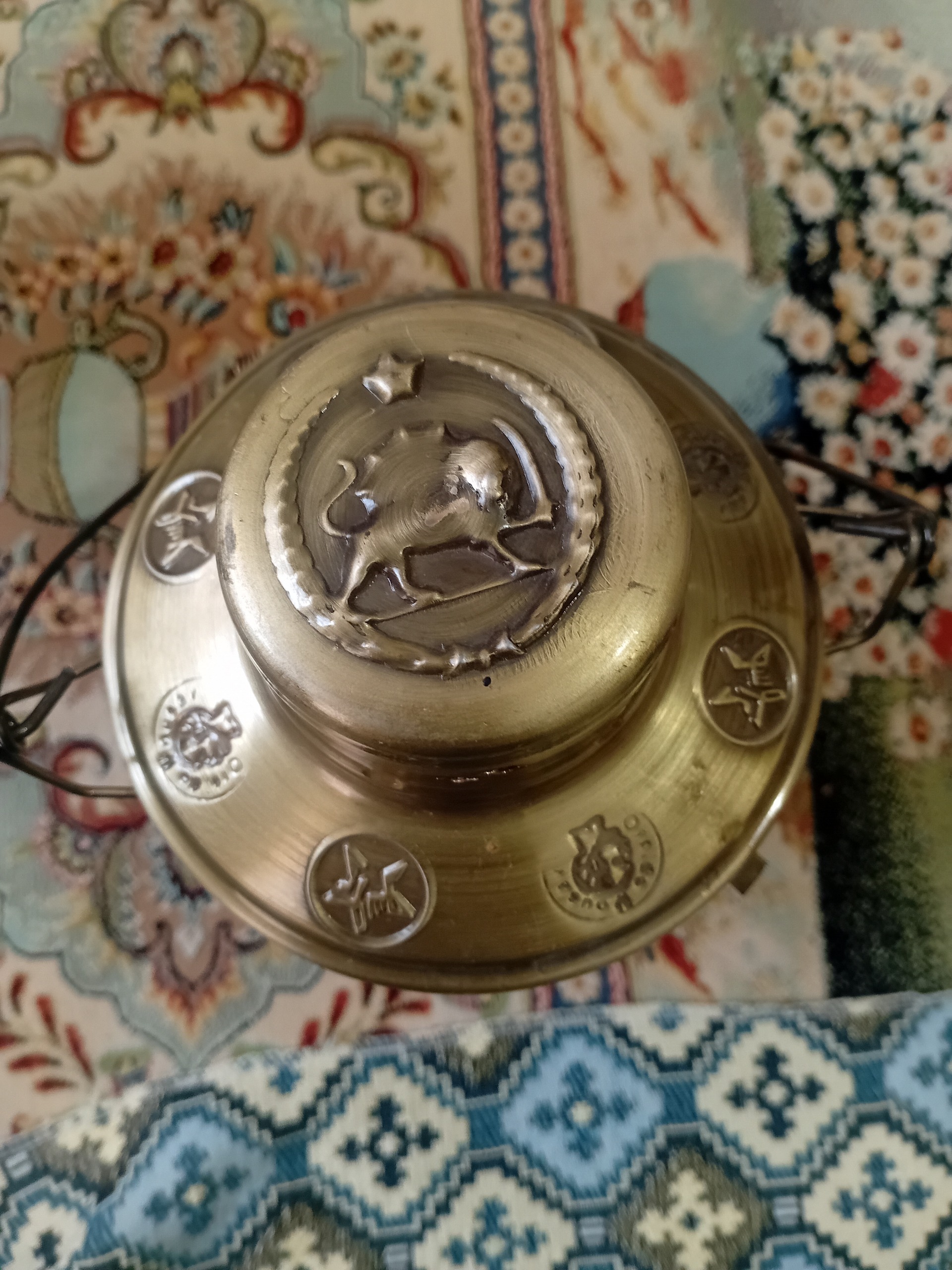 چراغ نفتی شیروخورشید