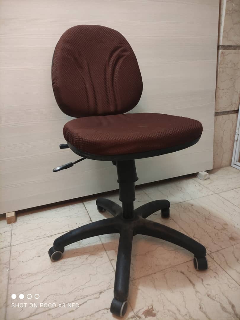 صندلی اداری تمیز