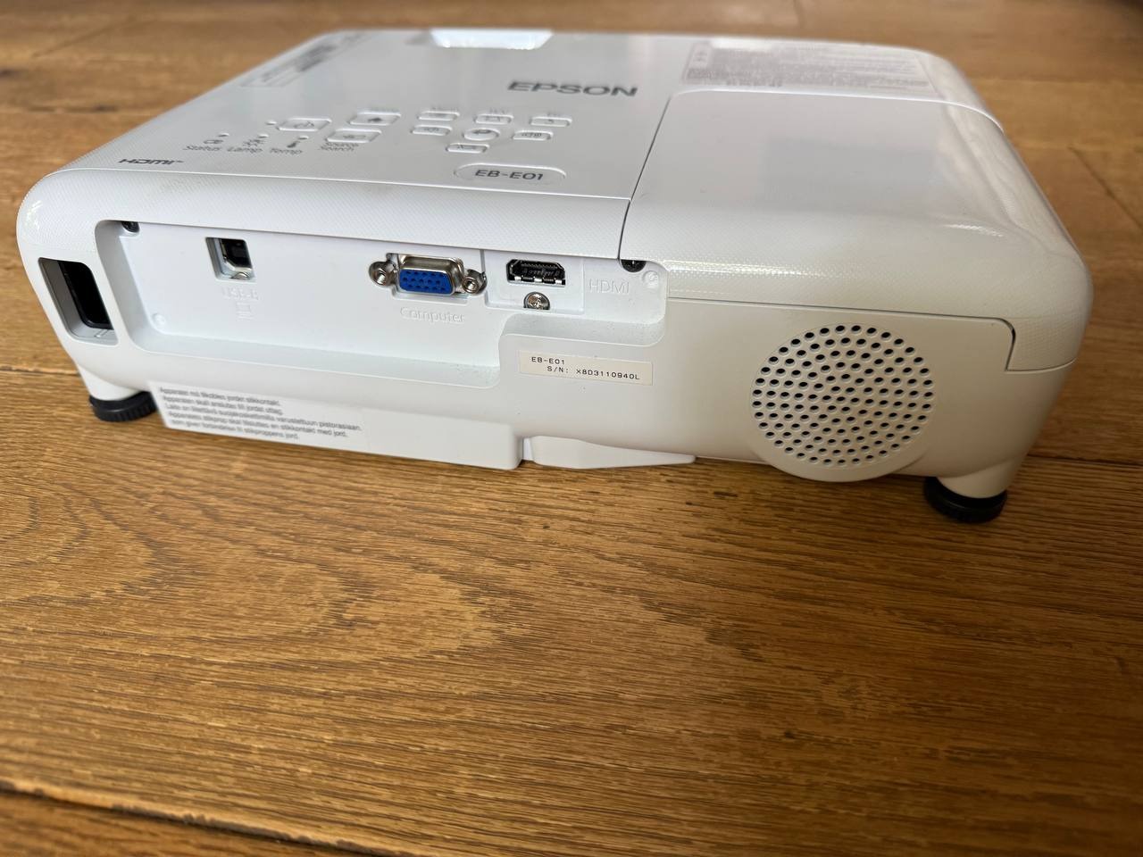 ویدئو پروژکتور Epson EB-E01