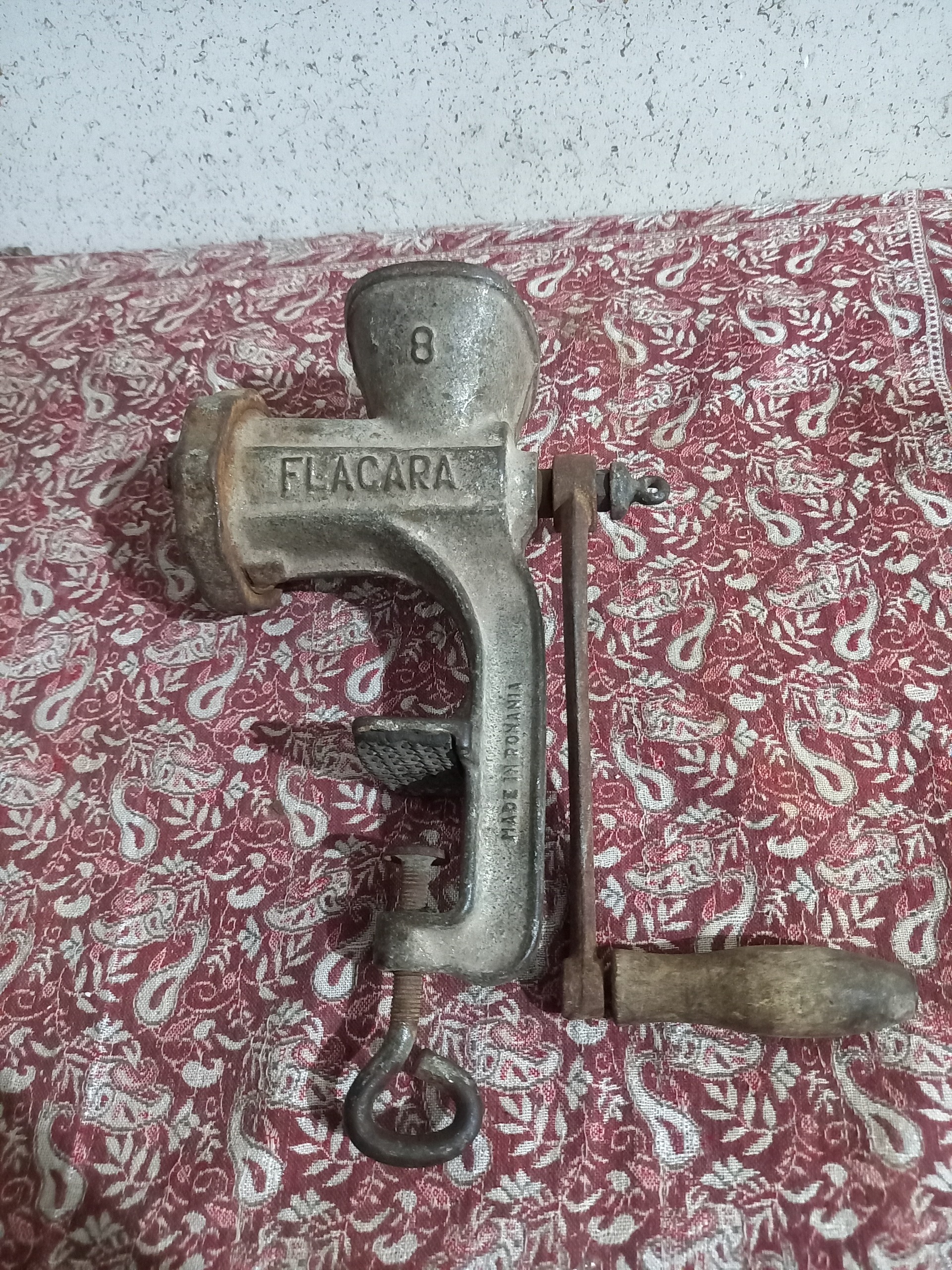 چرخ گوشت قدیمی ساخت رومانی