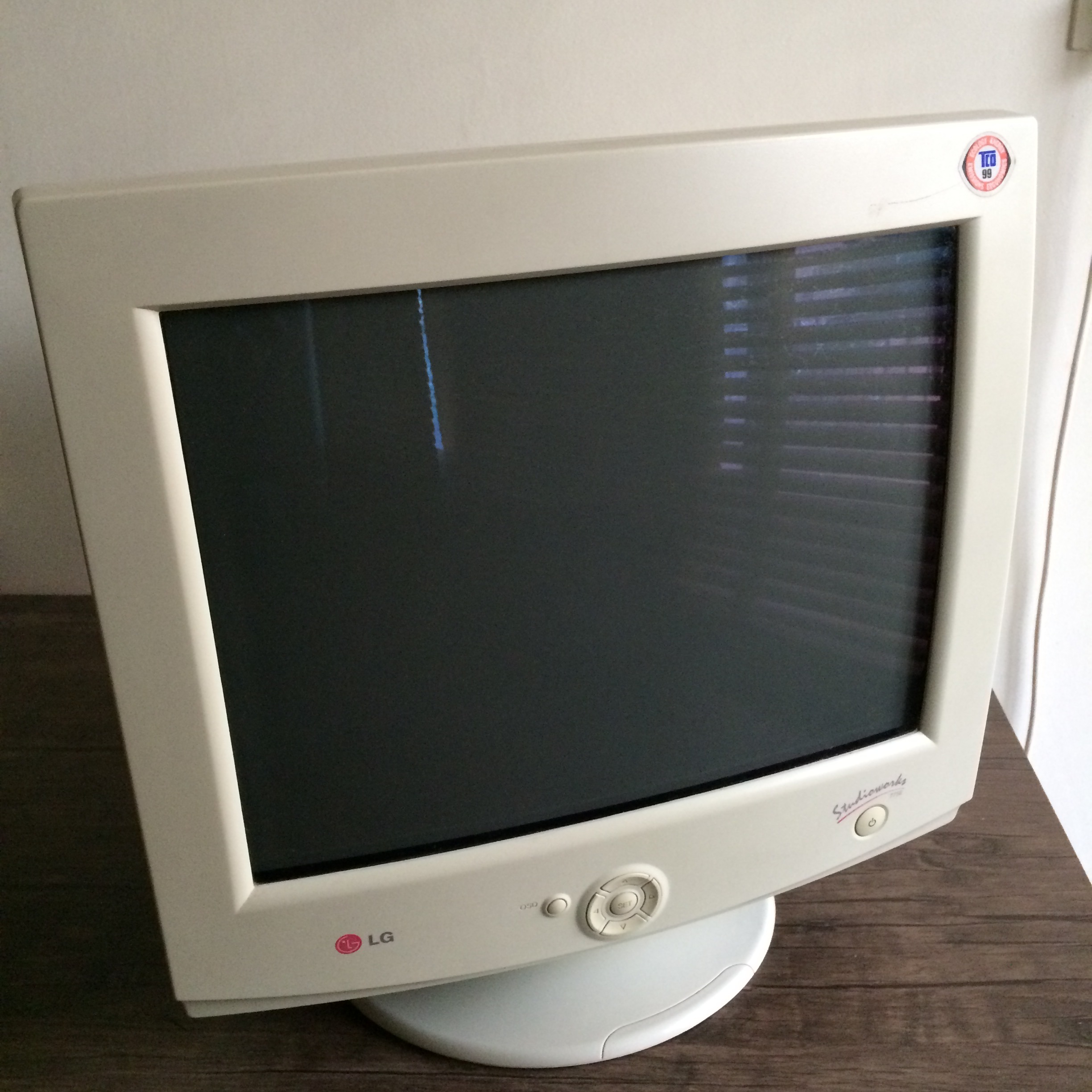 مانیتور LG بسیار سالم 17 اینچ کم کار