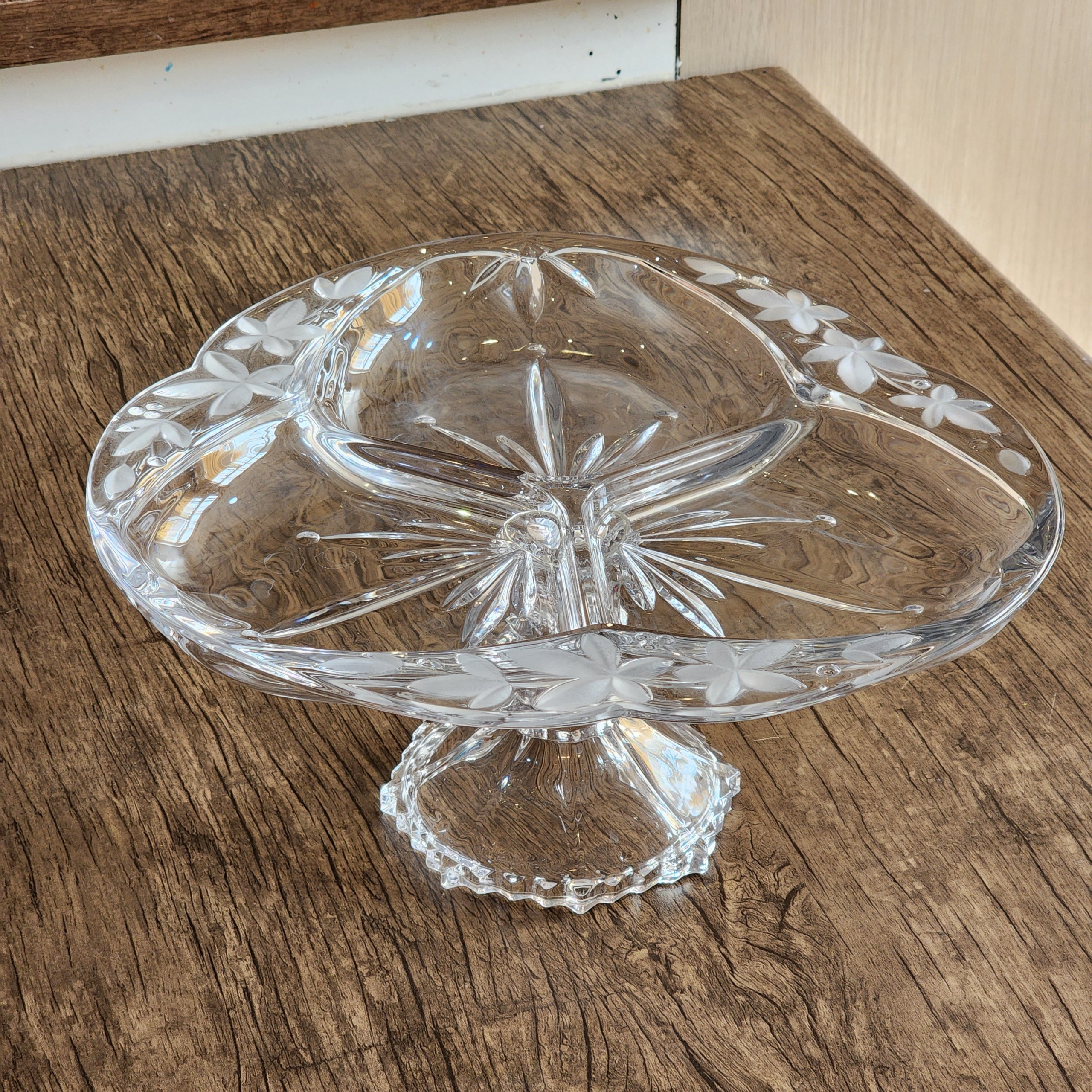 شیرینی خوری پایه دار تراش دار