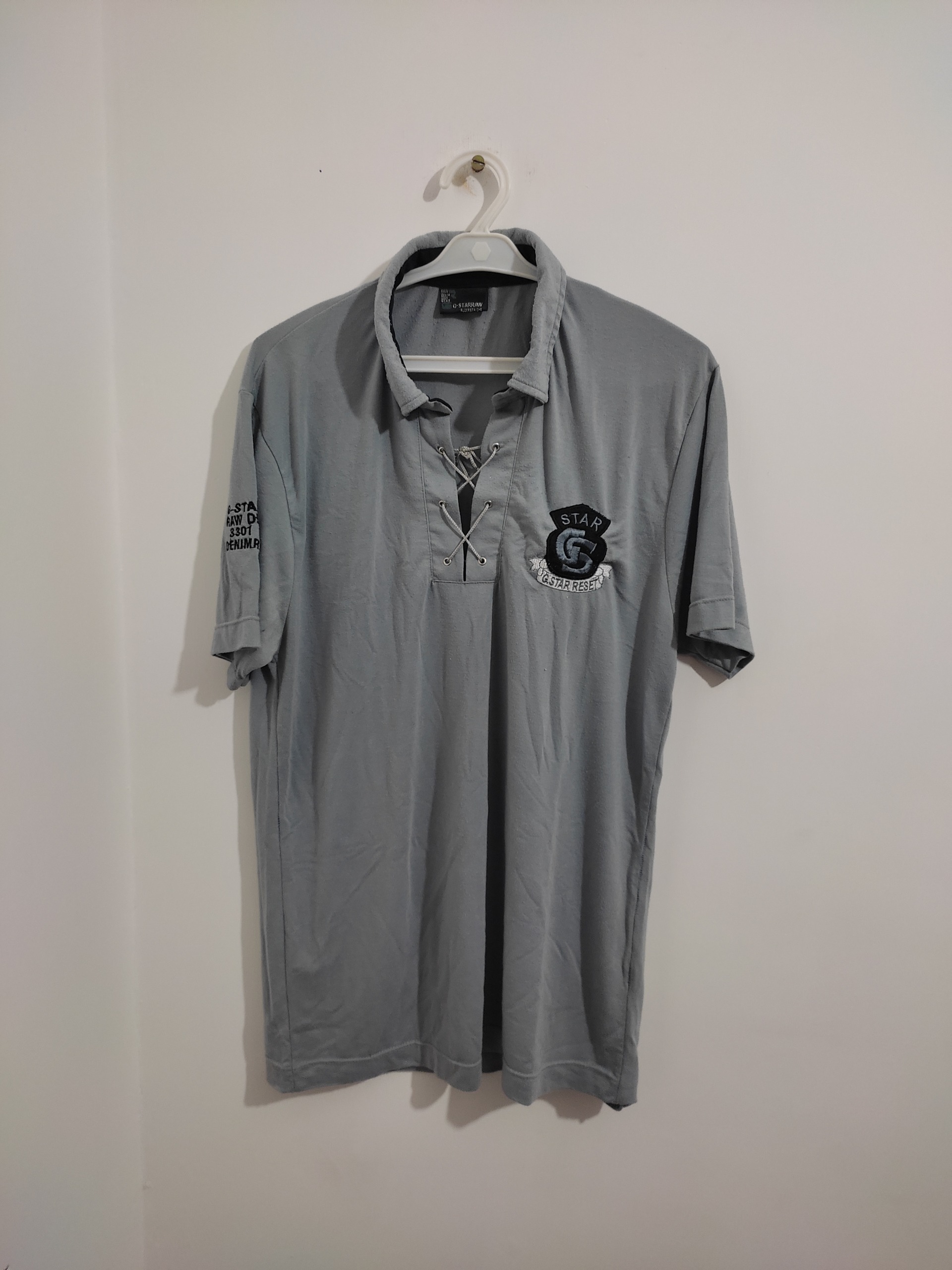 تیشرت یقه بند دار