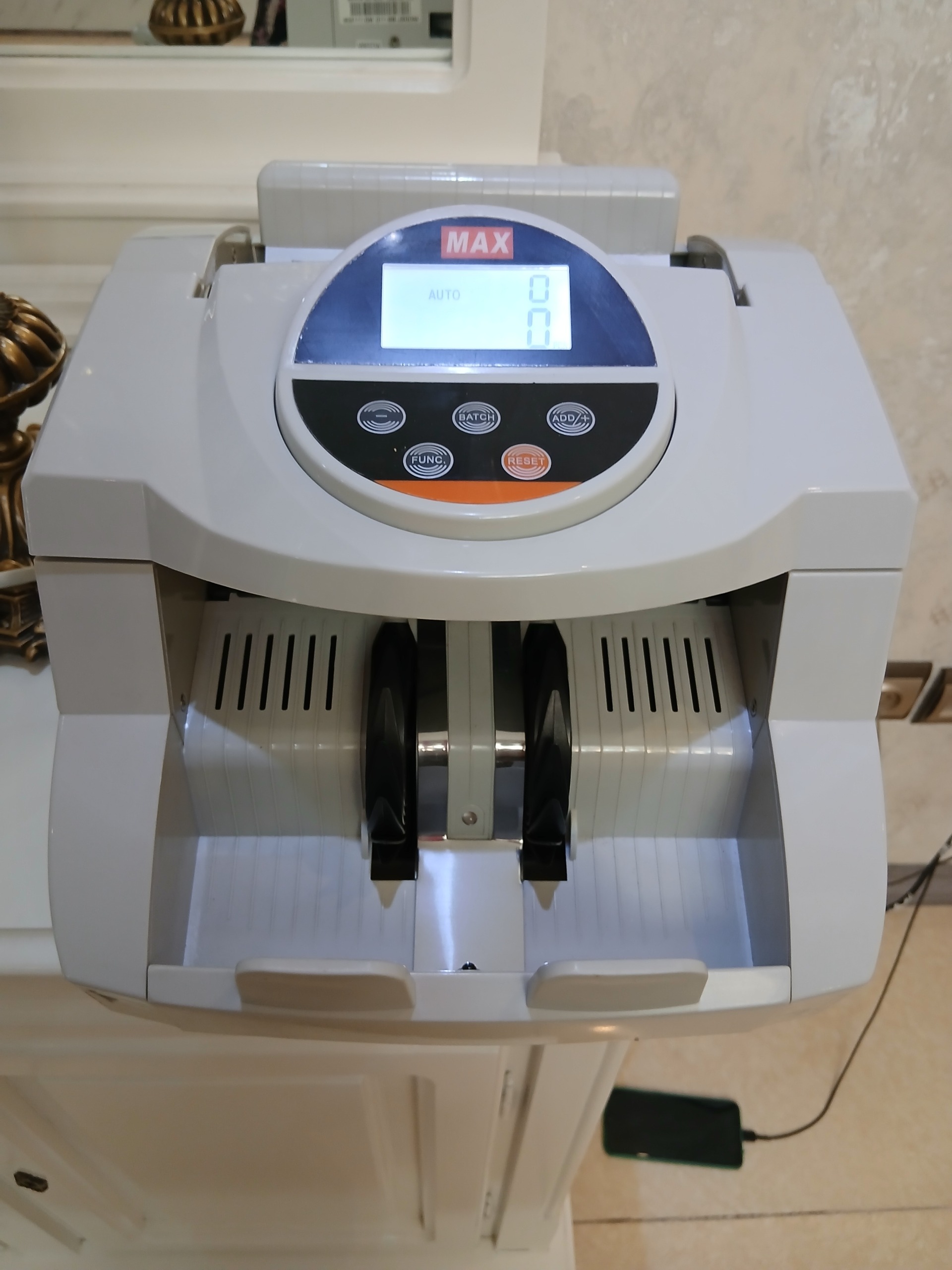 دستگاه پول شمار MAX BS-110 ، در حد نو