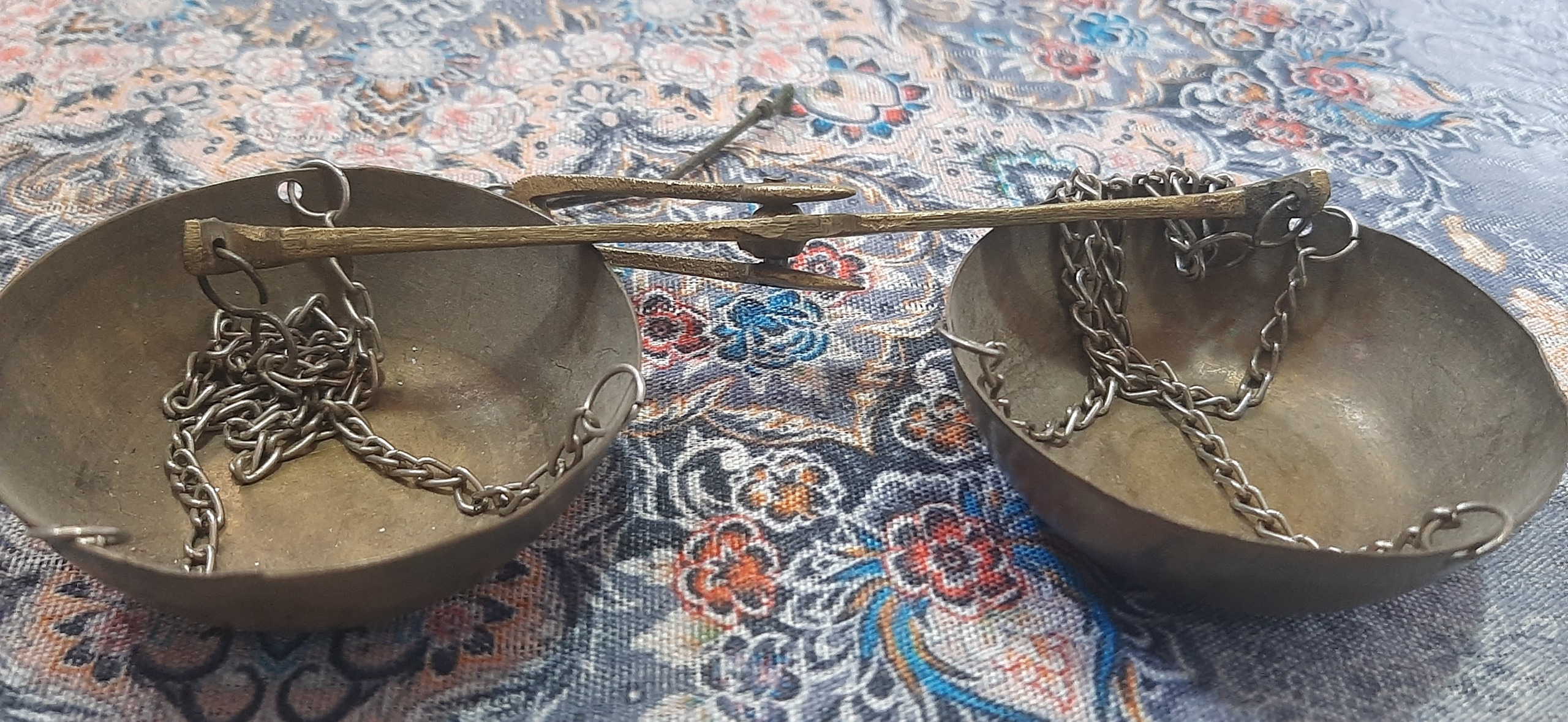 ترازو دوکفه ای برنجی