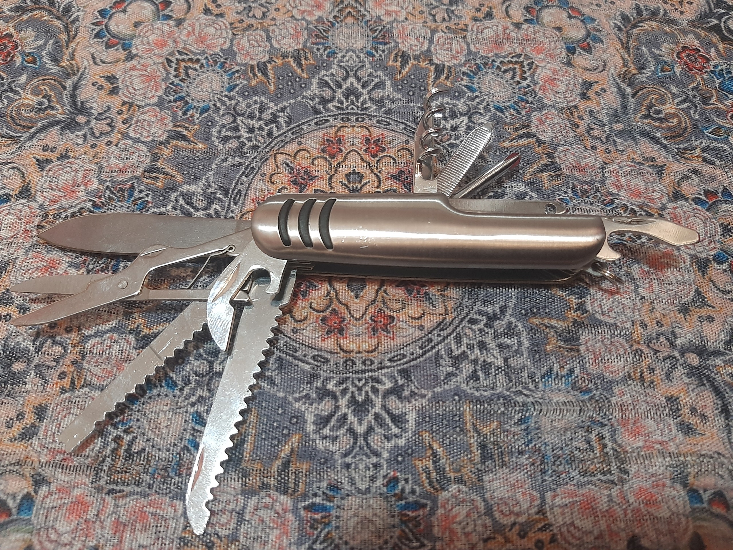 چاقوی 11 کاره