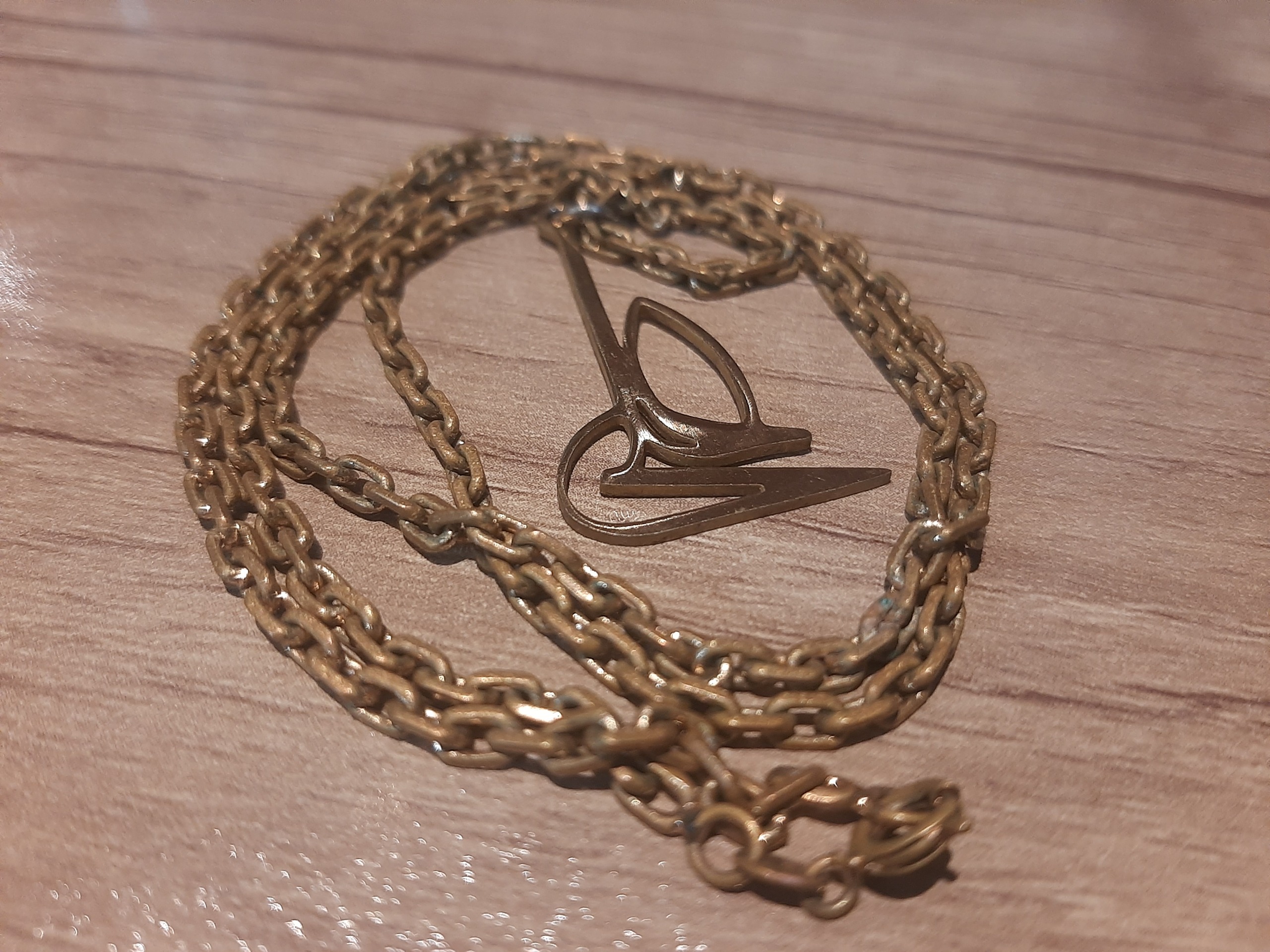 زنجیر و پلاک علی بخط کوفی