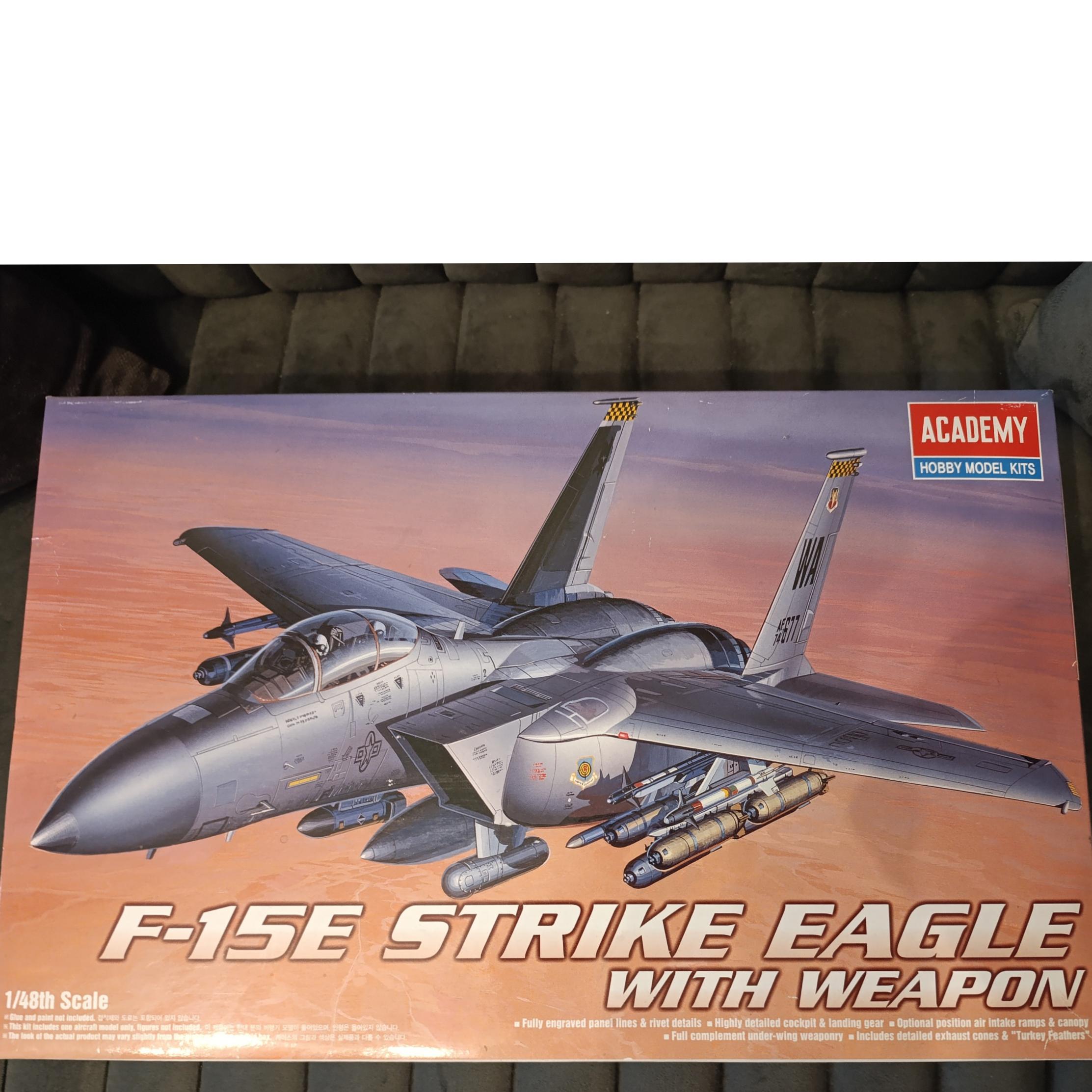 جنگنده بمب افکن F - 15 E 1/48 Academy