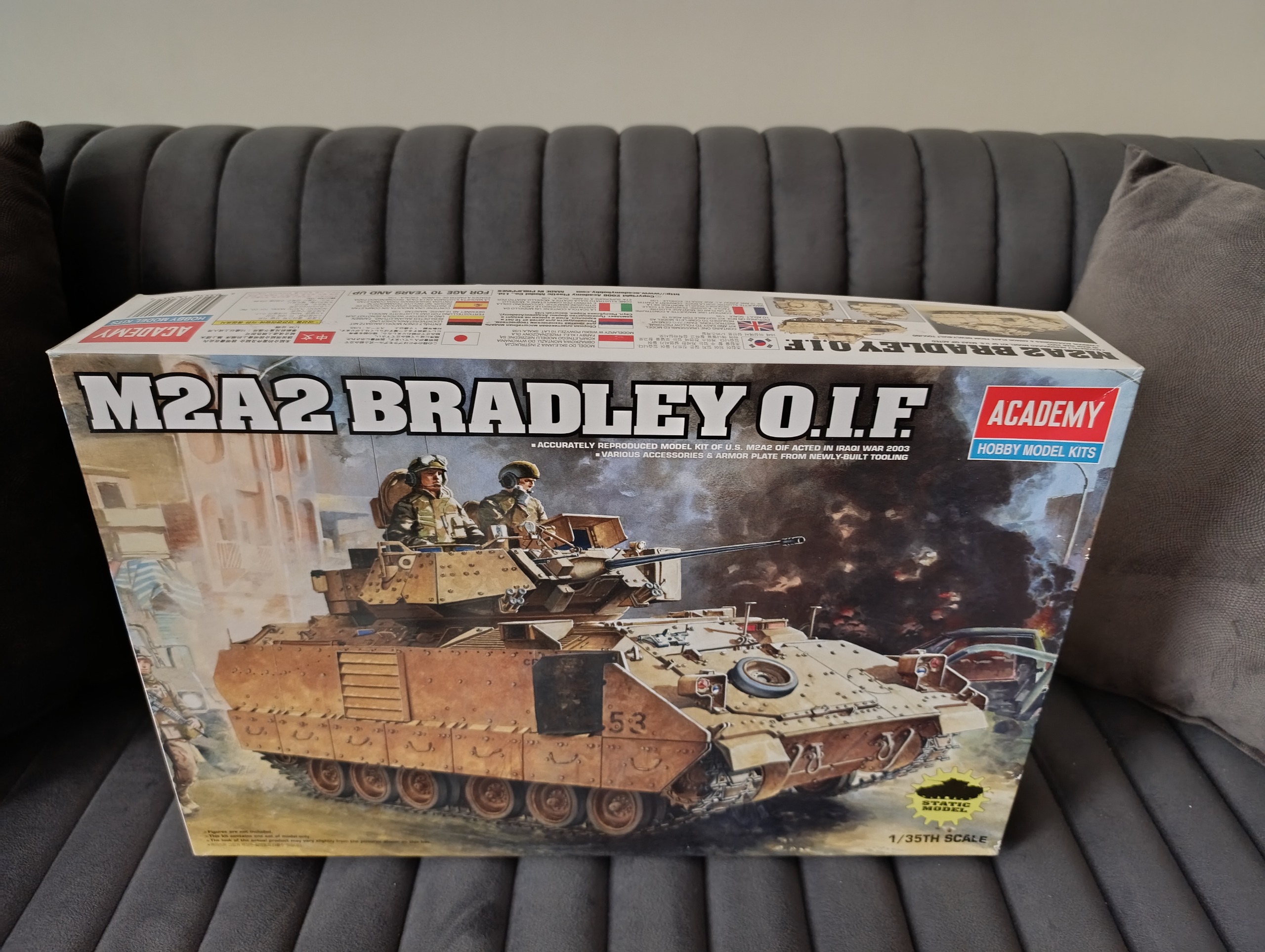 نفربر زرهی Bradley برند آکادمی 1/35