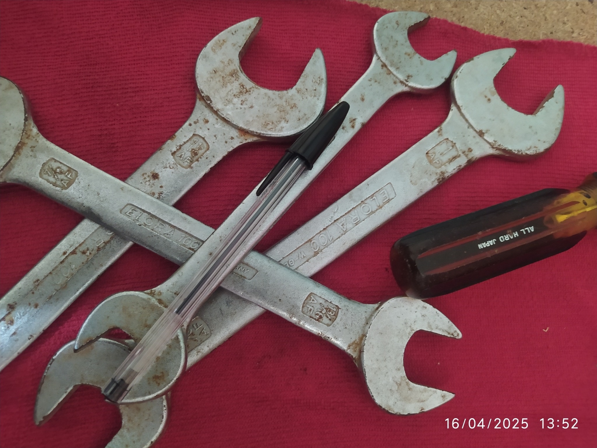آچار قدیمی،قیچی ورق،پیسوله،کابل باتری به باتری،