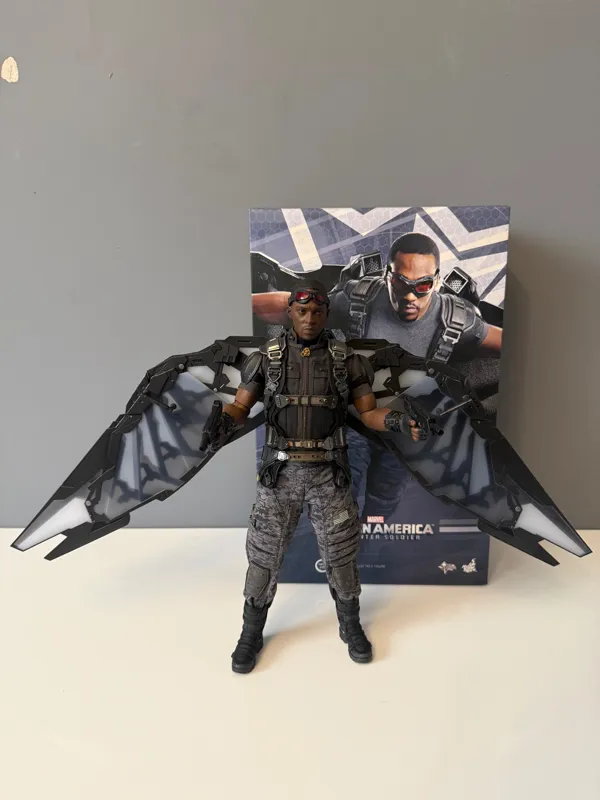 اکشن فیگور فالکون hot toys mms 245