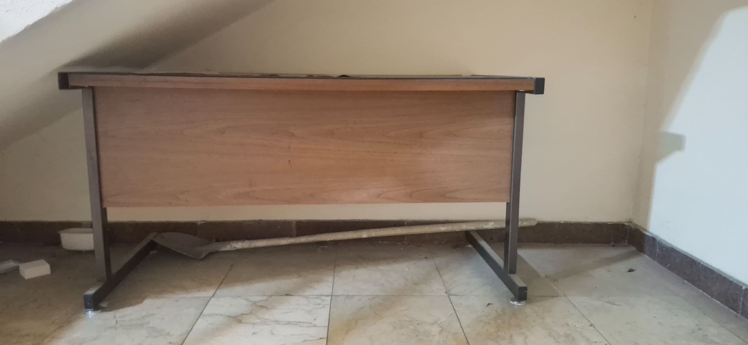 میز تحریر و اداری