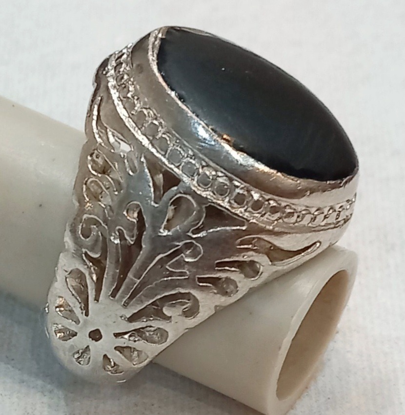 انگشتر نقره بسیا زیبا و خوش دست سنگین وزن